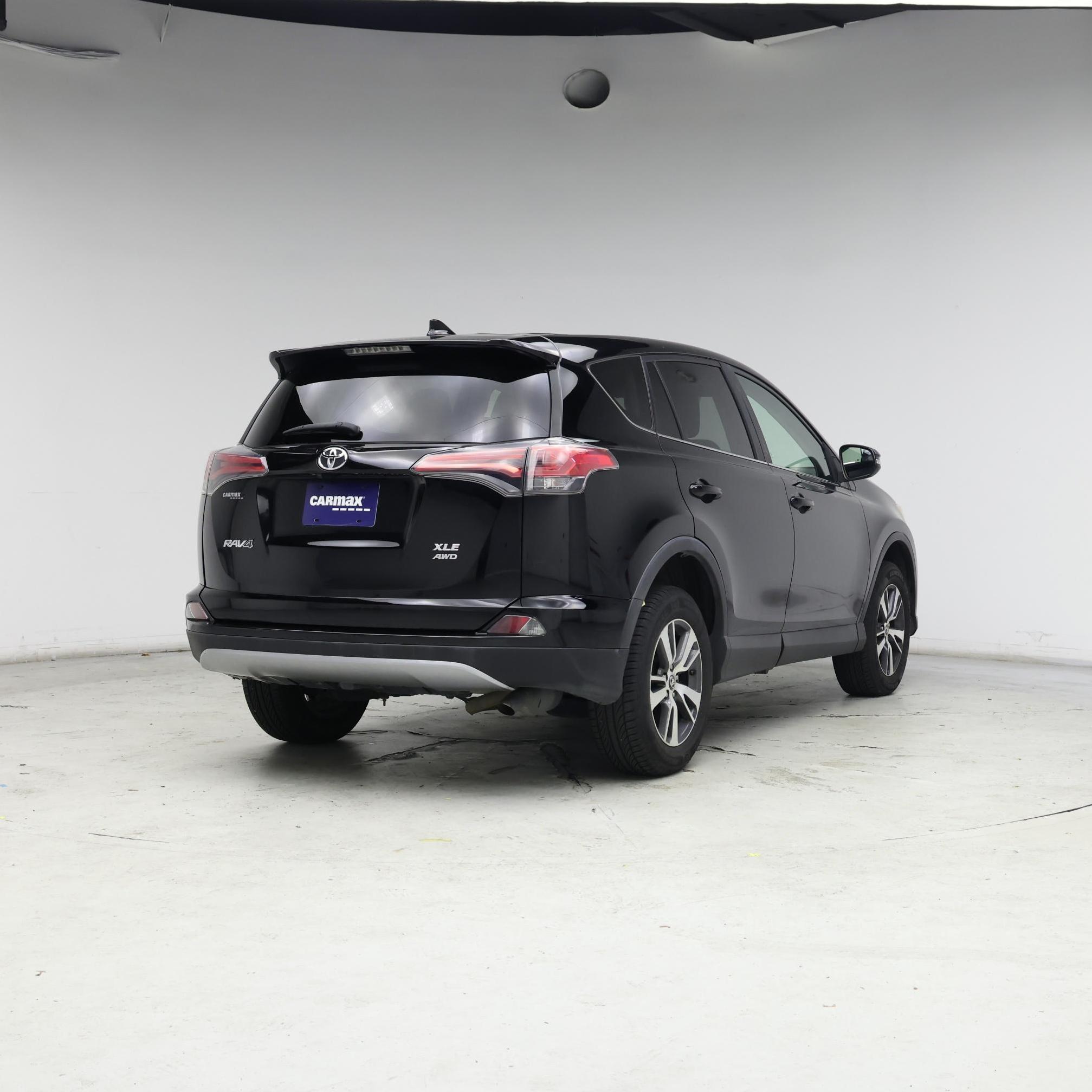 Thumbnail: 2018 Toyota RAV4 - 8