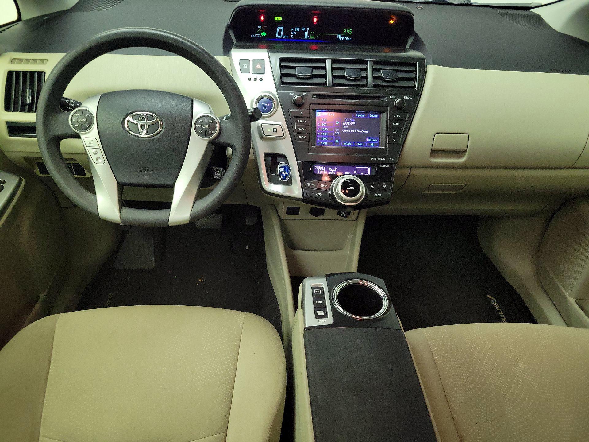 Thumbnail: 2014 Toyota Prius v - 9