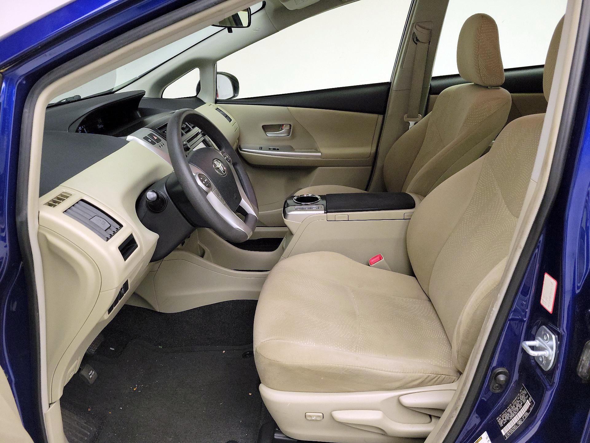 Thumbnail: 2014 Toyota Prius v - 11