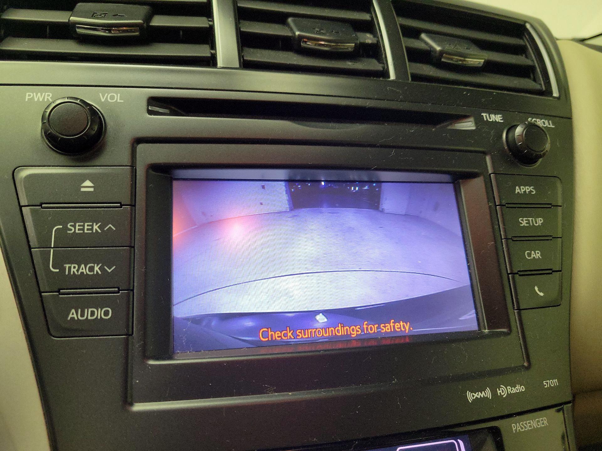 Thumbnail: 2014 Toyota Prius v - 14