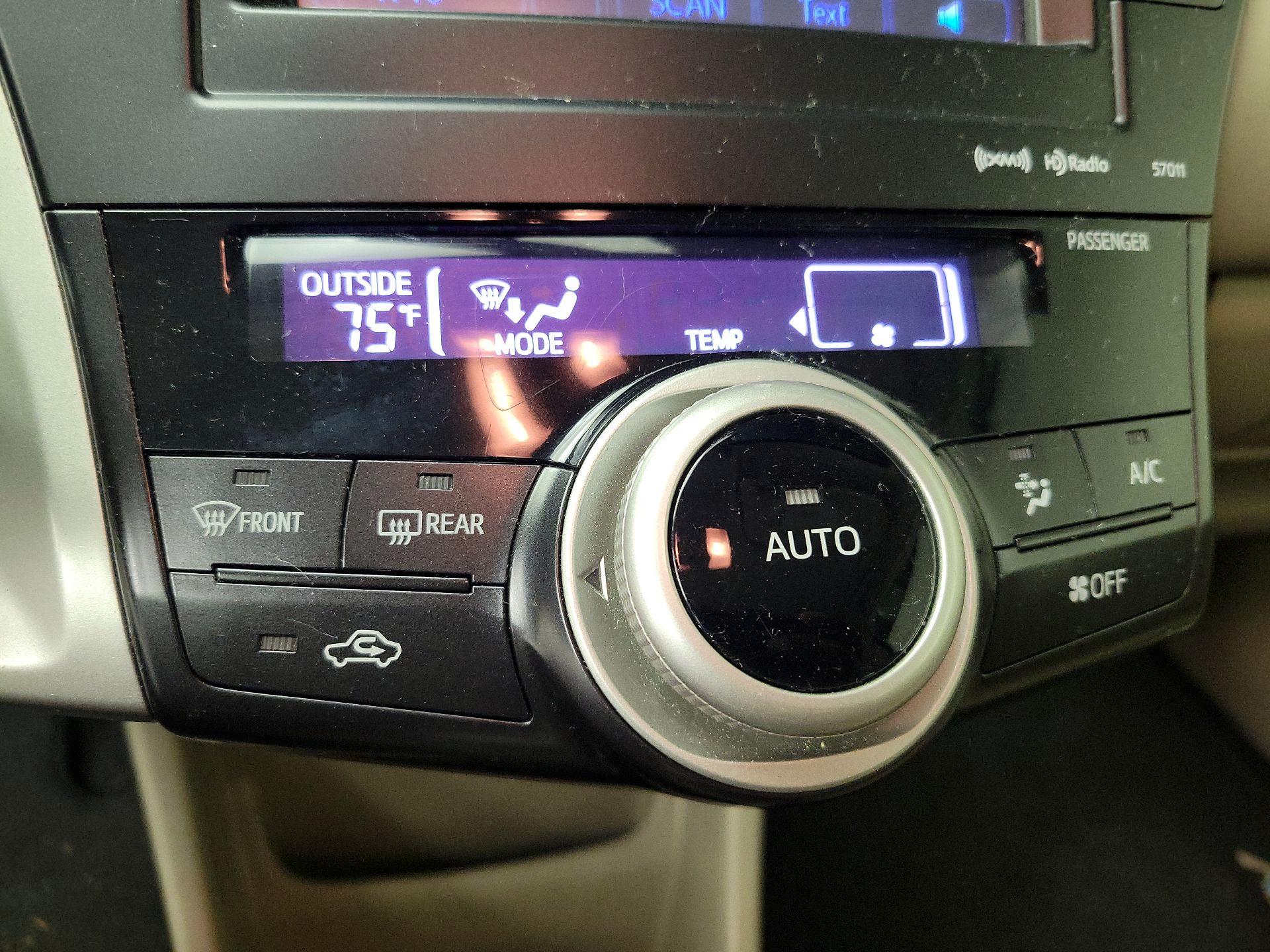 Thumbnail: 2014 Toyota Prius v - 16