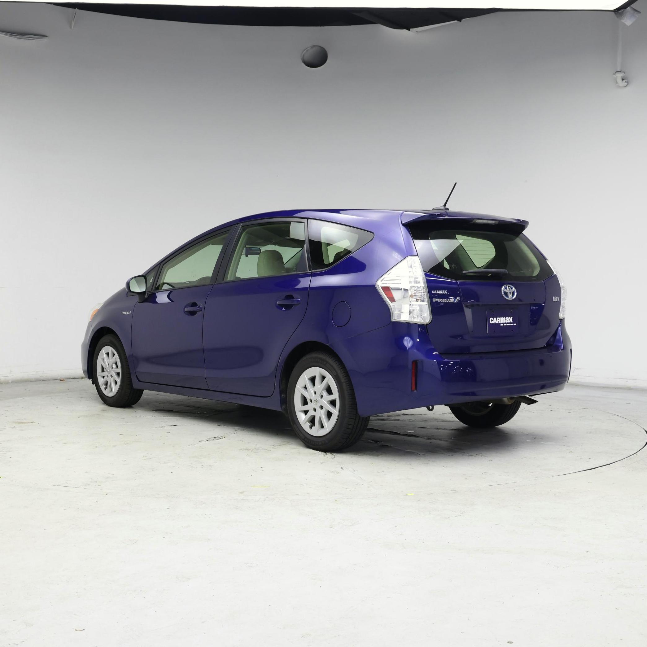 Thumbnail: 2014 Toyota Prius v - 2