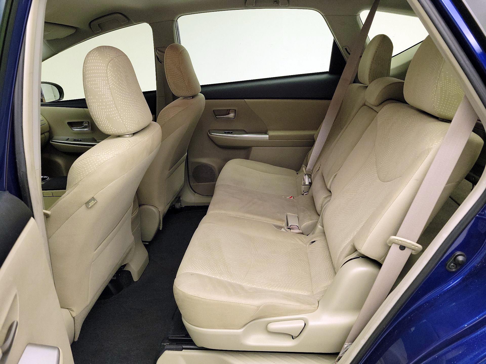 Thumbnail: 2014 Toyota Prius v - 19