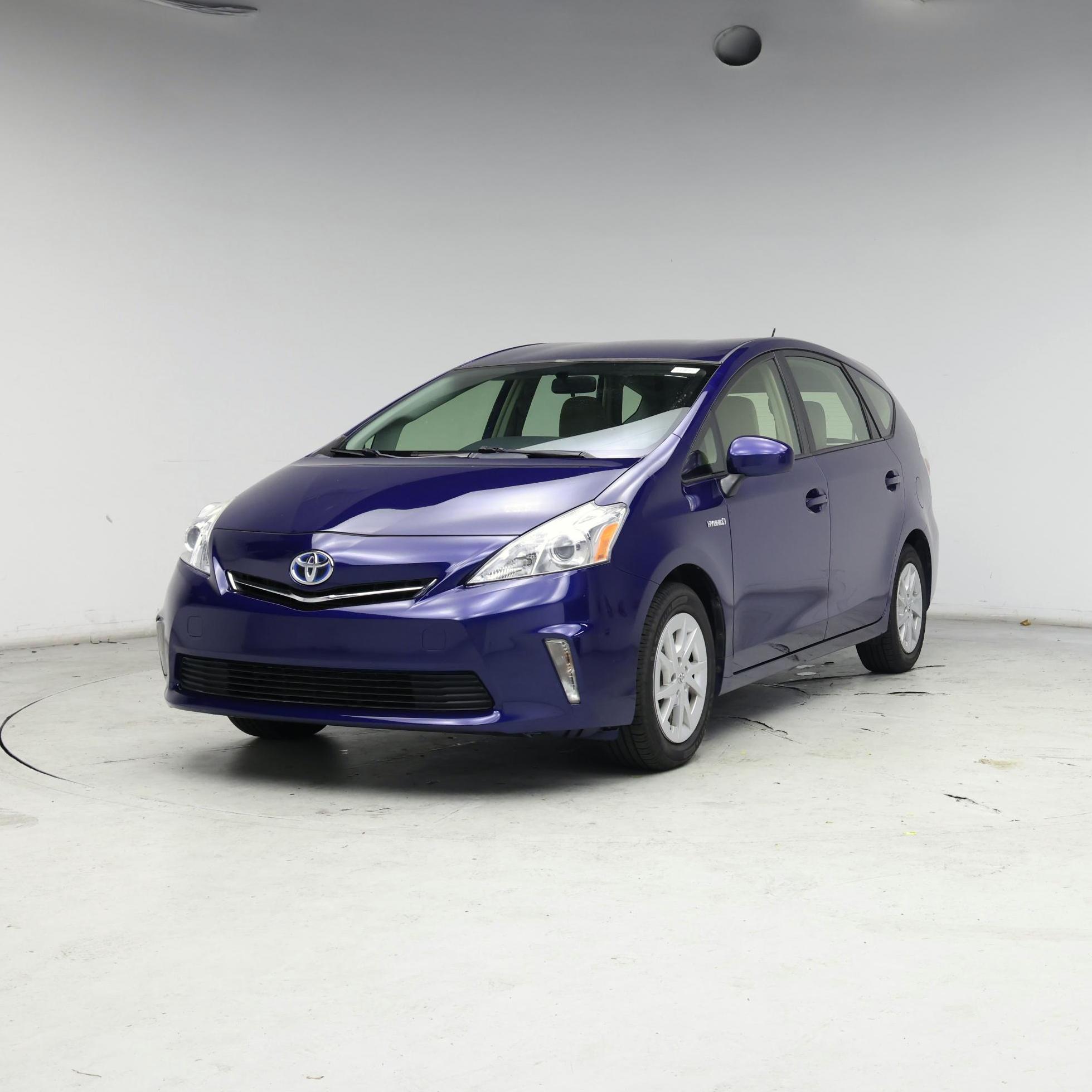 Thumbnail: 2014 Toyota Prius v - 4