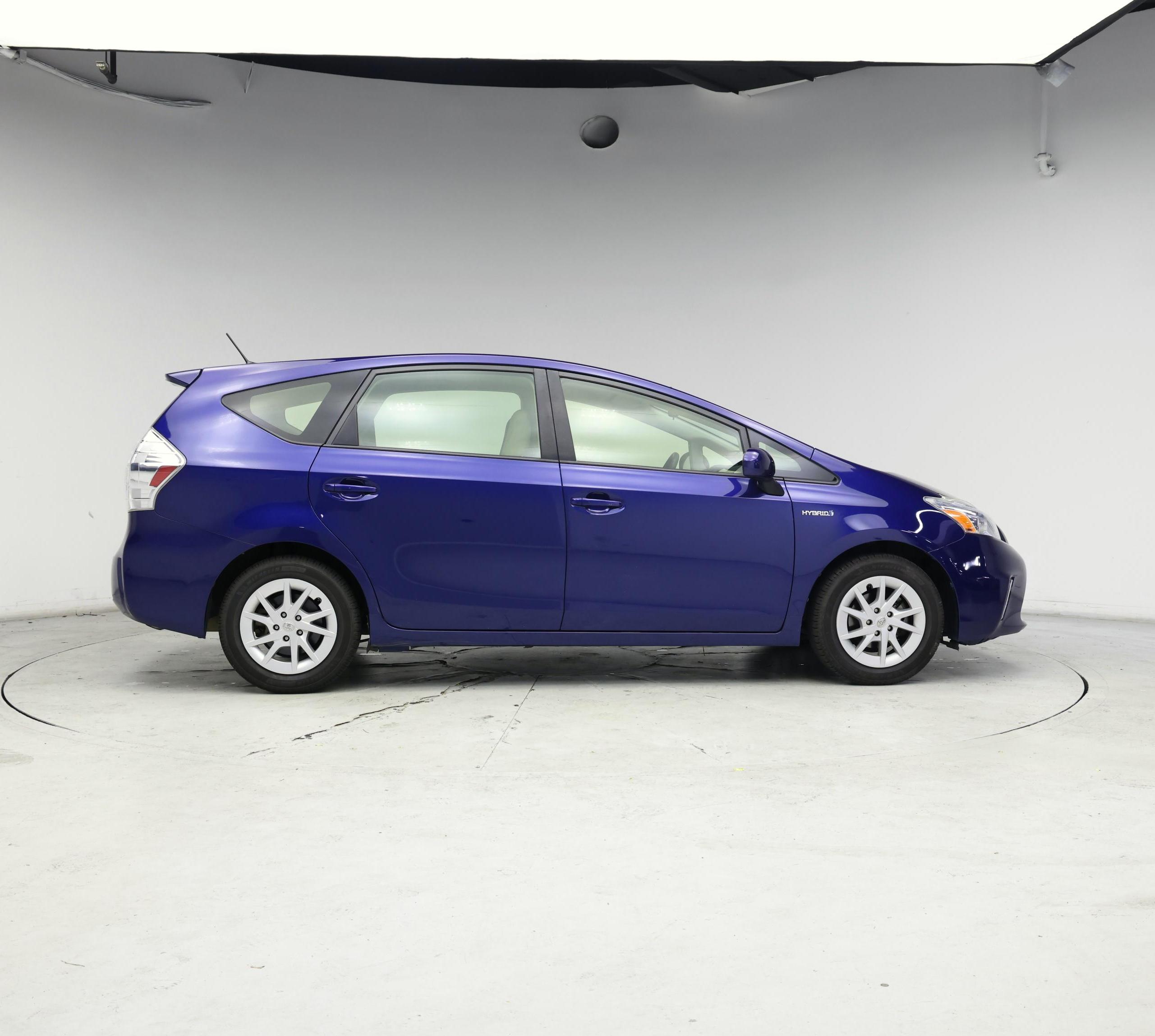 Thumbnail: 2014 Toyota Prius v - 7
