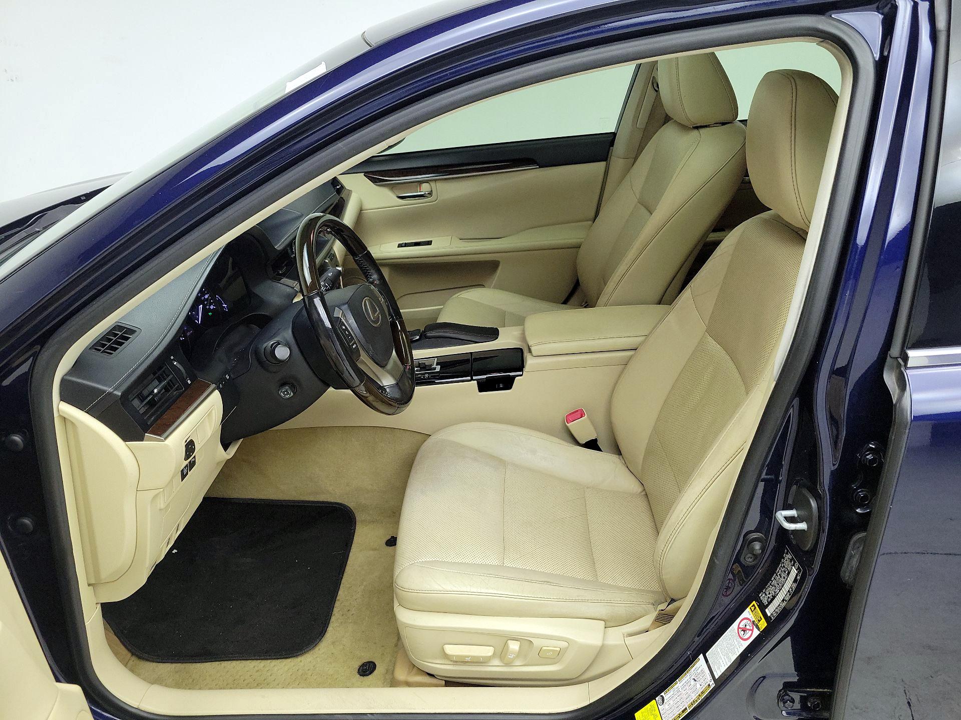 Thumbnail: 2015 Lexus ES - 11