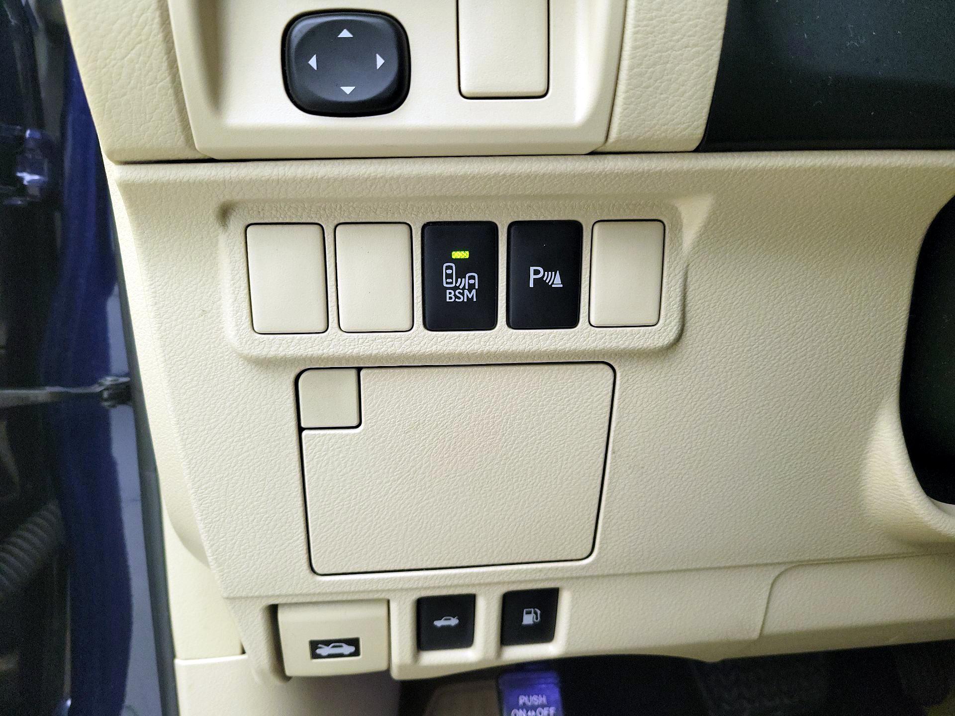Thumbnail: 2015 Lexus ES - 13