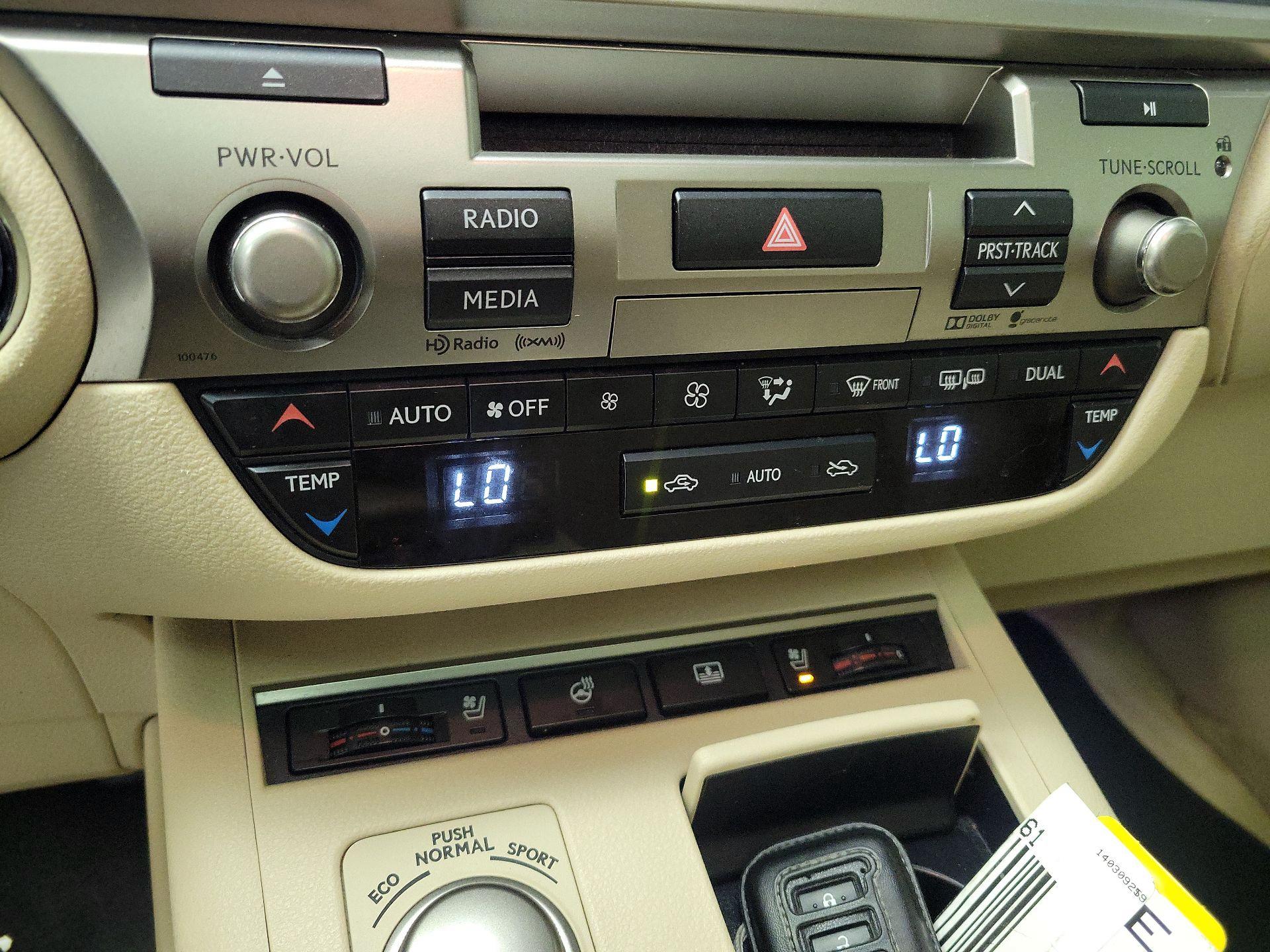 Thumbnail: 2015 Lexus ES - 17