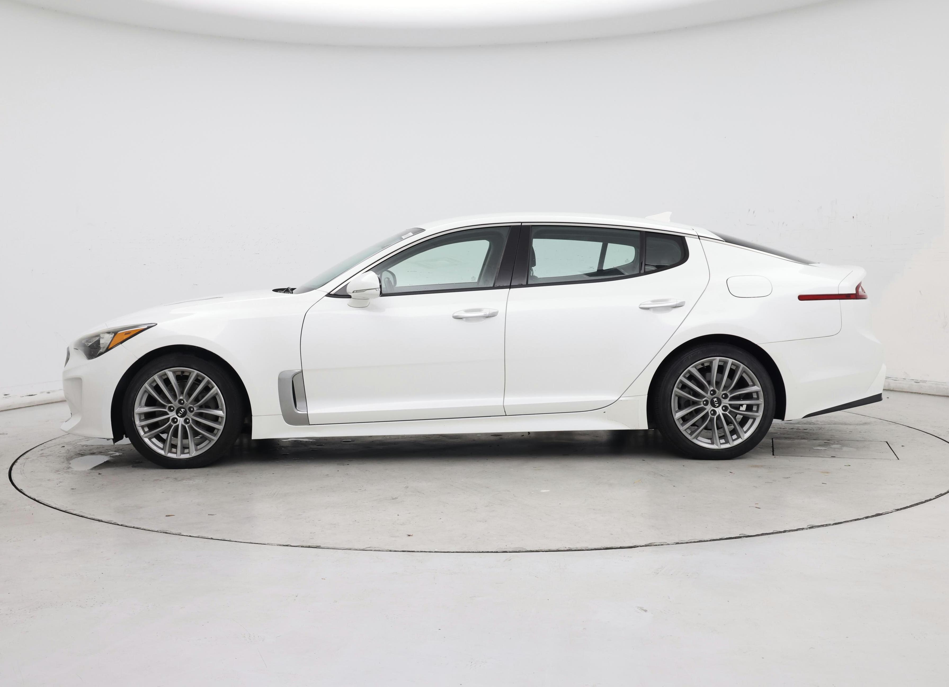 Thumbnail: 2018 Kia Stinger - 3