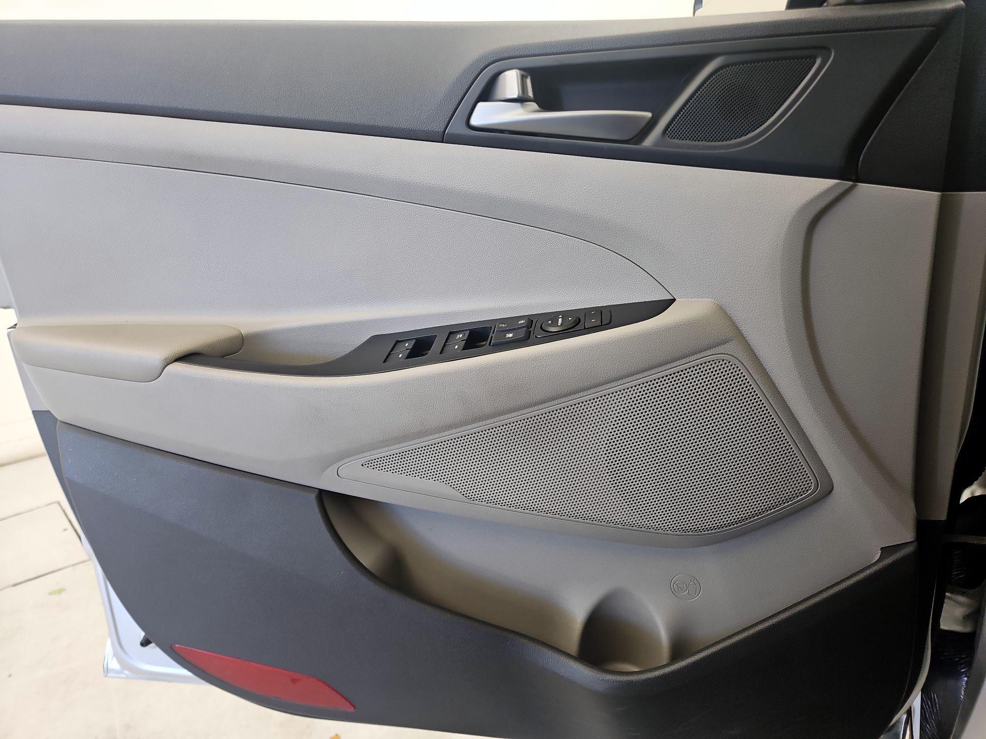 Thumbnail: 2016 Hyundai Tucson - 12