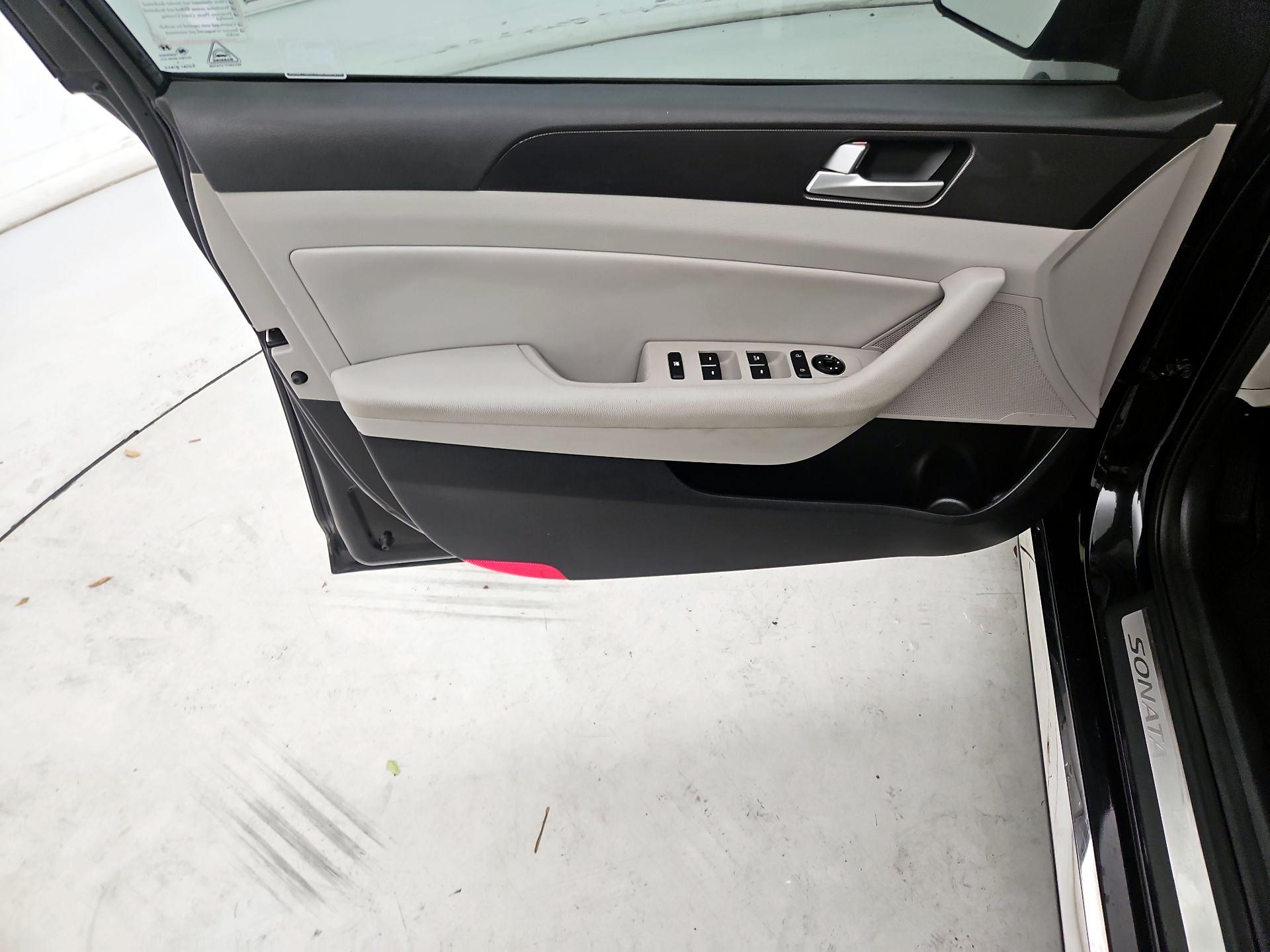 Thumbnail: 2016 Hyundai Sonata - 12