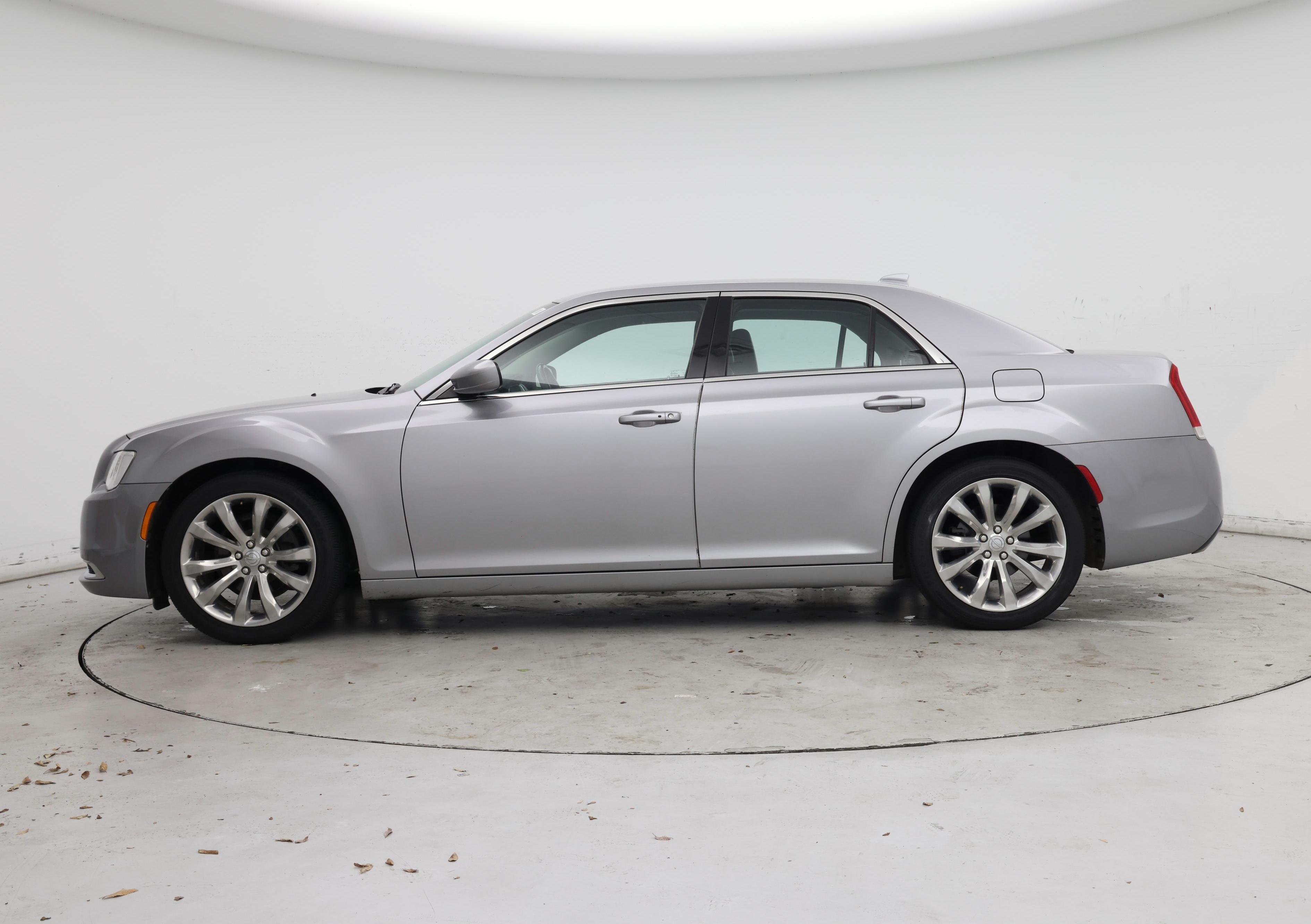Thumbnail: 2018 Chrysler 300 - 3