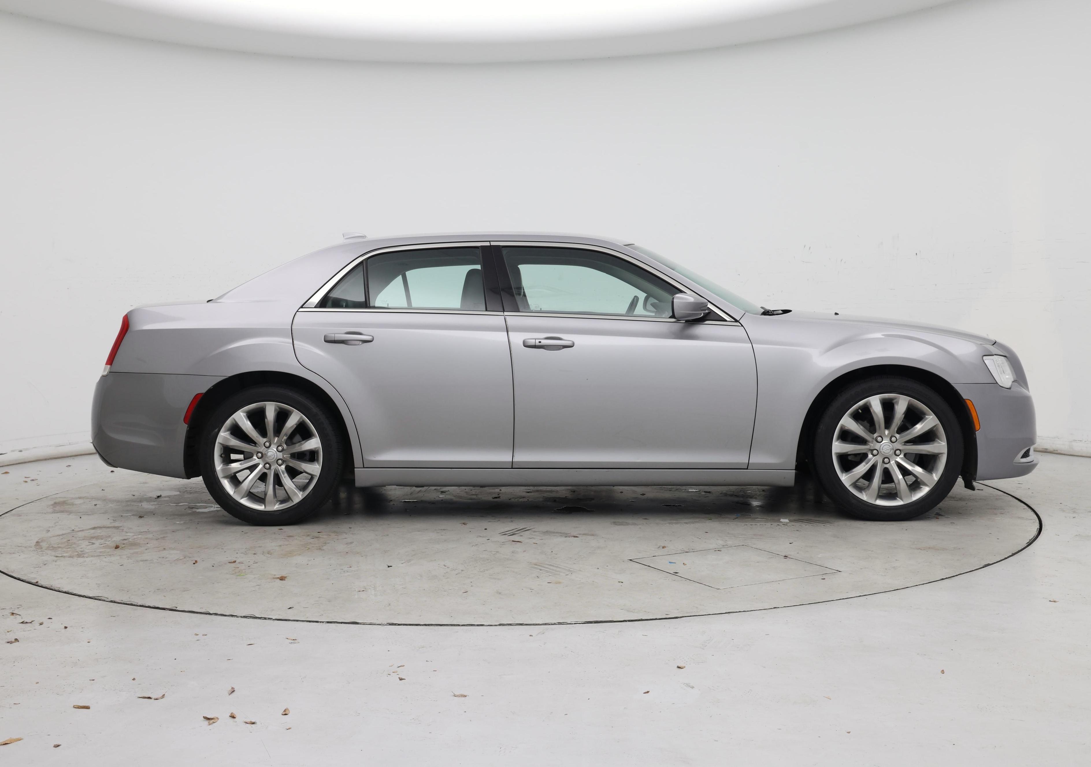Thumbnail: 2018 Chrysler 300 - 7