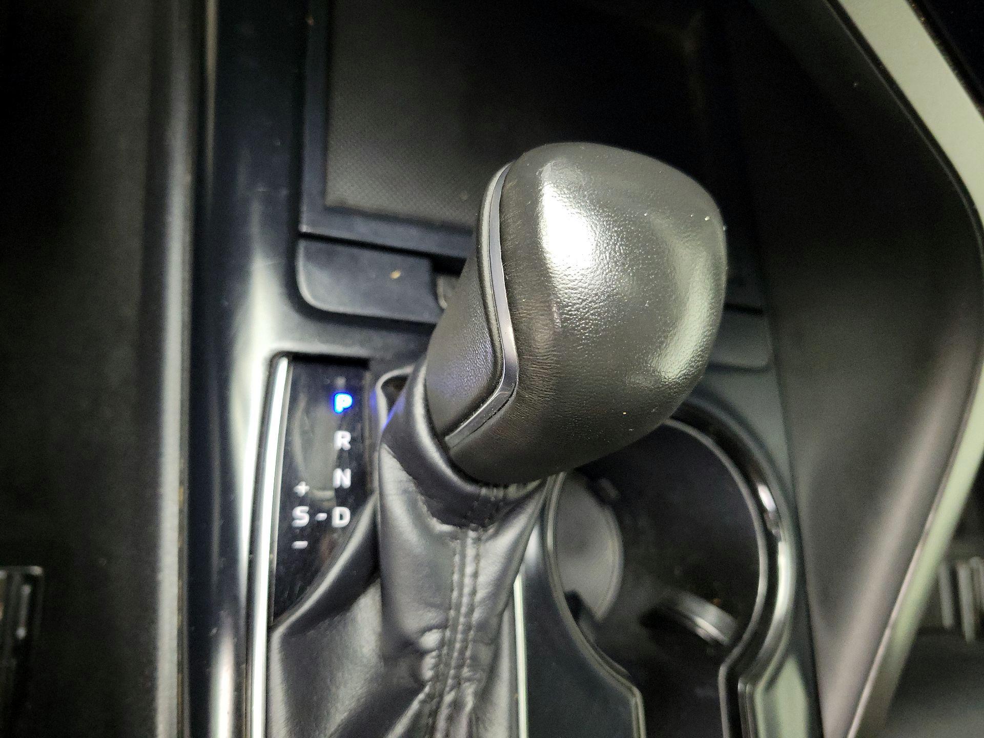 Thumbnail: 2019 Toyota Camry - 16