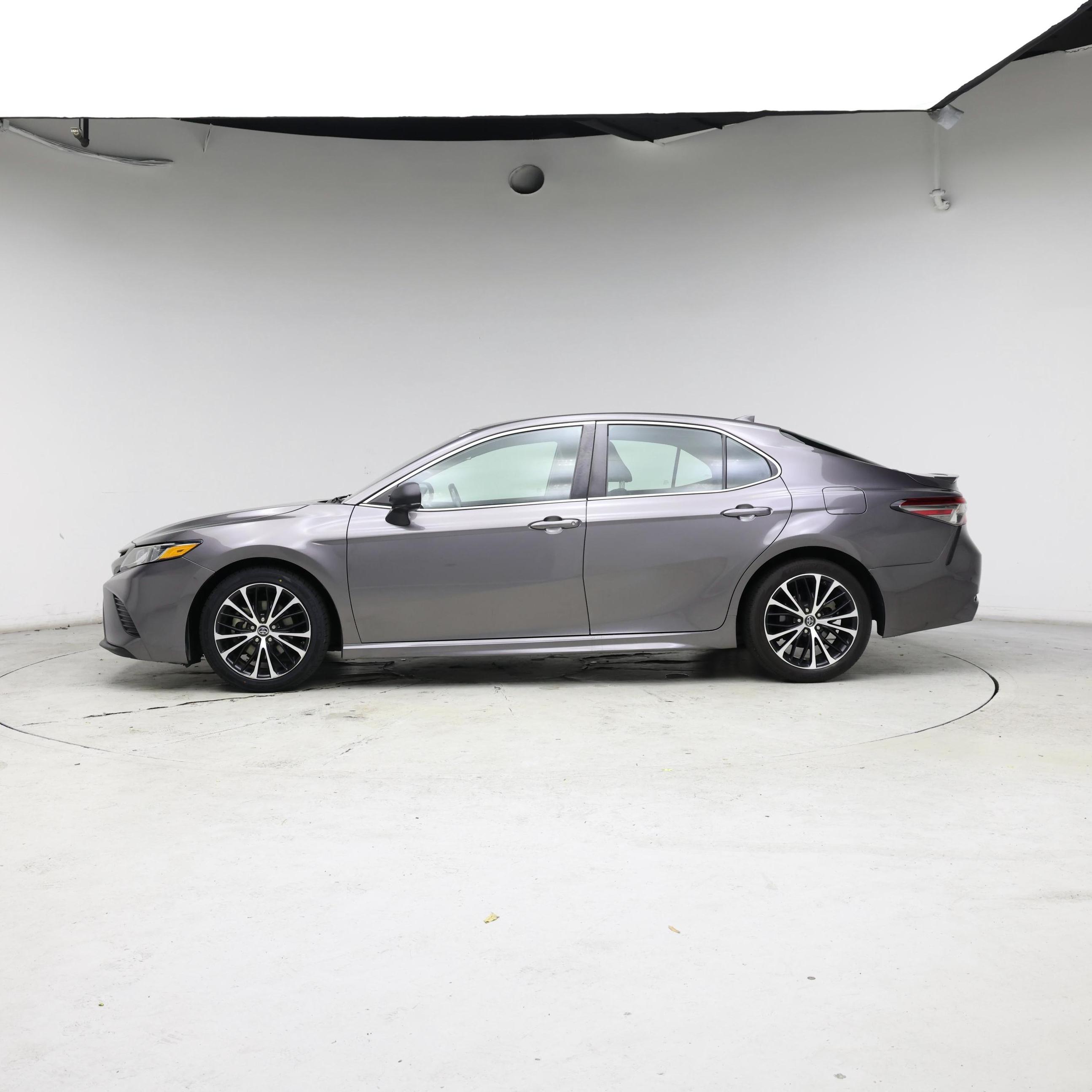 Thumbnail: 2019 Toyota Camry - 3