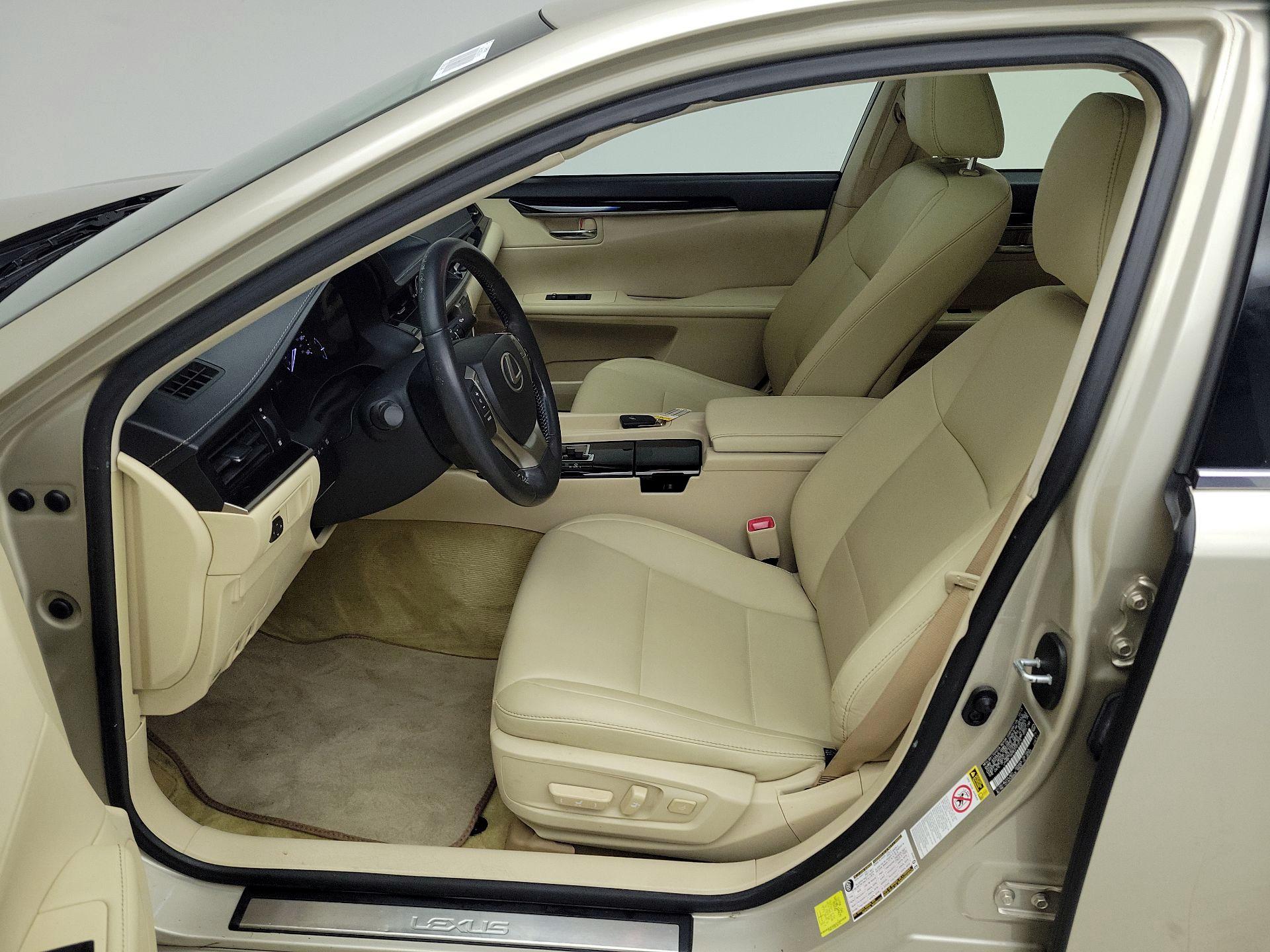 Thumbnail: 2014 Lexus ES - 11