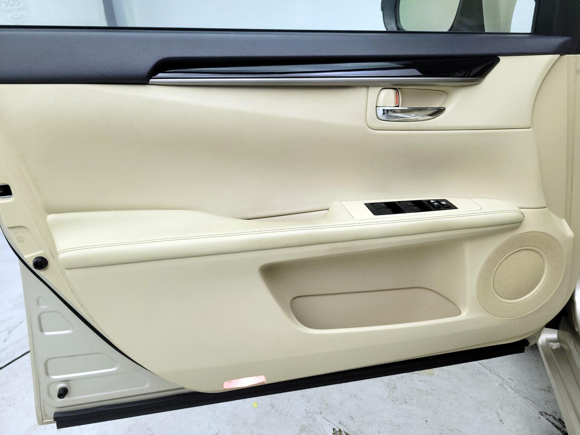 Thumbnail: 2014 Lexus ES - 12