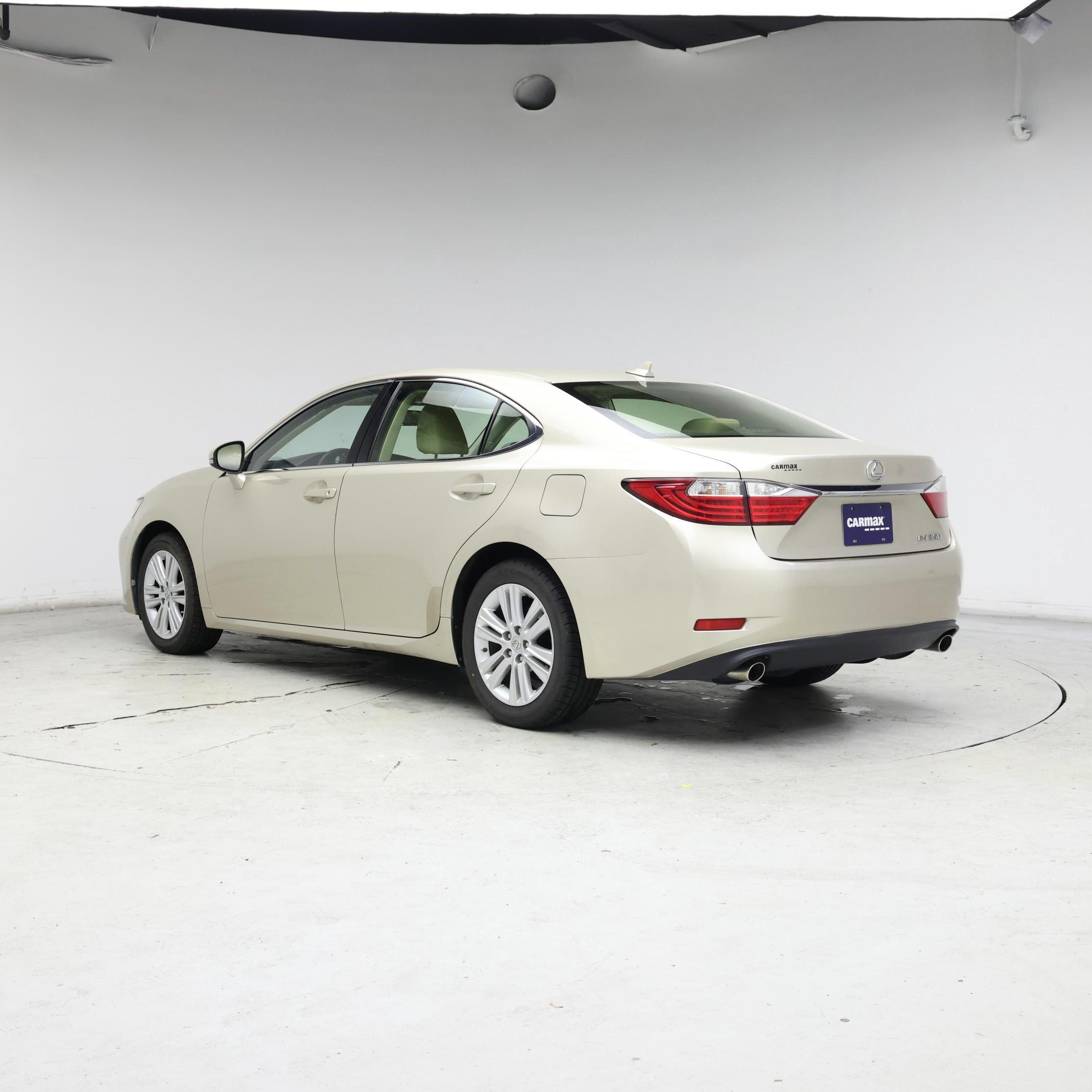 Thumbnail: 2014 Lexus ES - 2