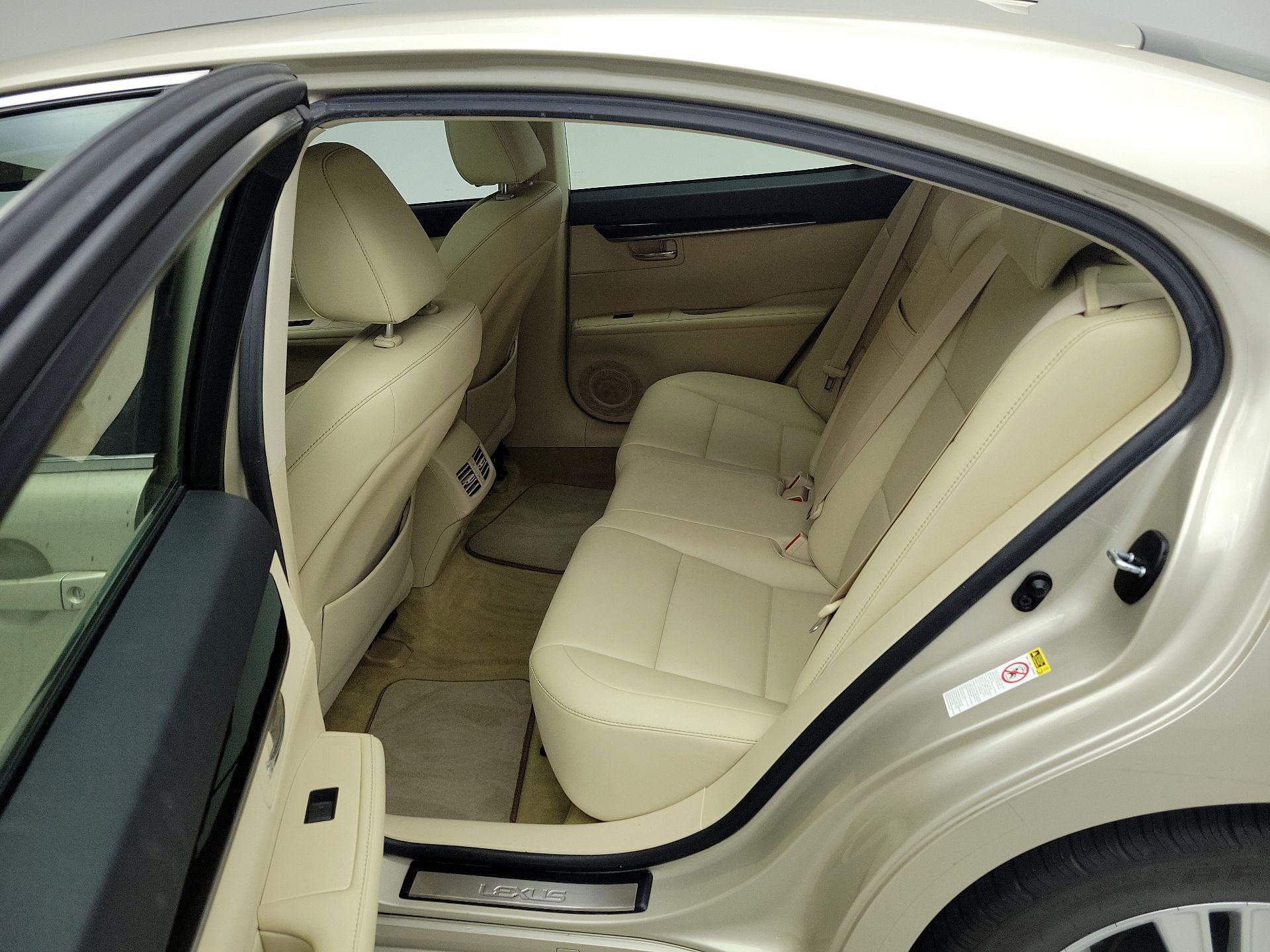 Thumbnail: 2014 Lexus ES - 19