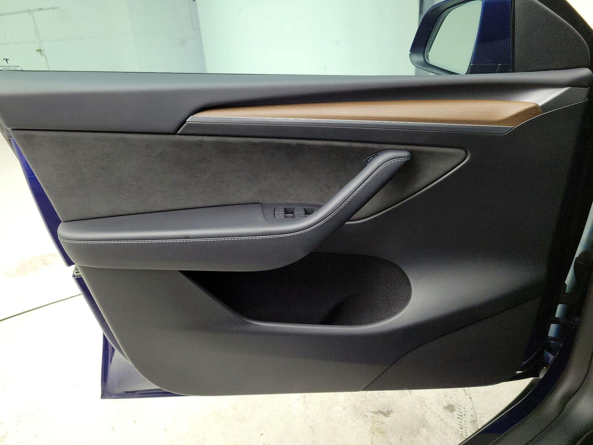 Thumbnail: 2023 Tesla Model Y - 12