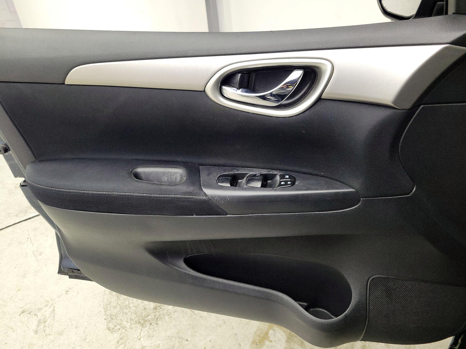 Thumbnail: 2015 Nissan Sentra - 12