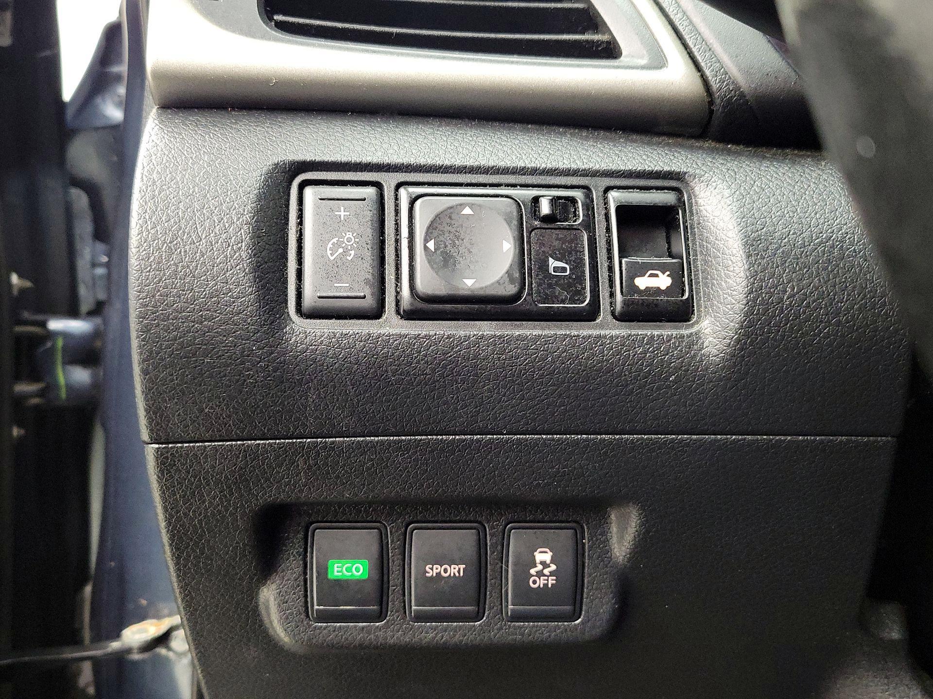 Thumbnail: 2015 Nissan Sentra - 13