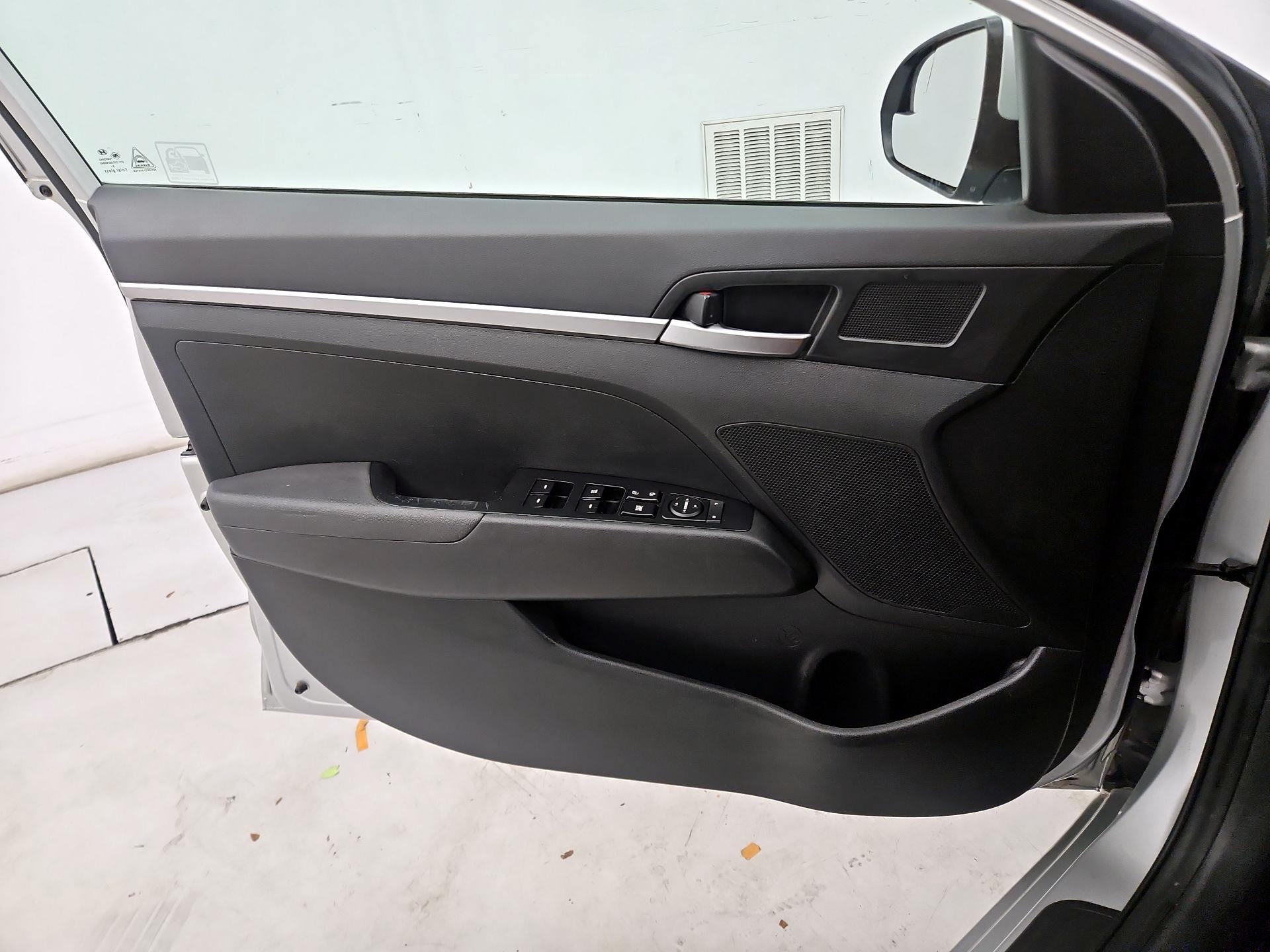 Thumbnail: 2019 Hyundai Elantra - 12