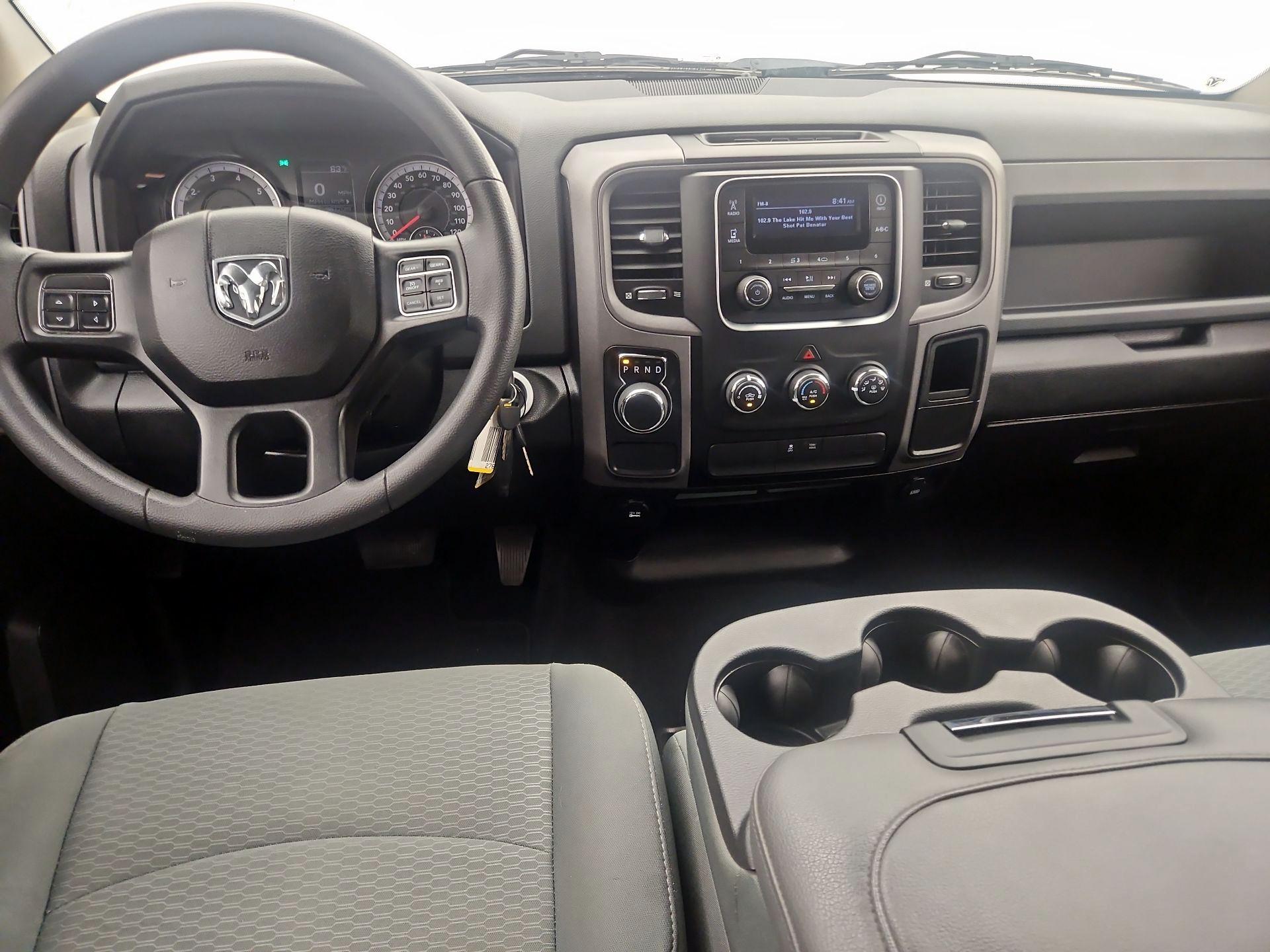 Thumbnail: 2020 RAM 1500 Classic - 9