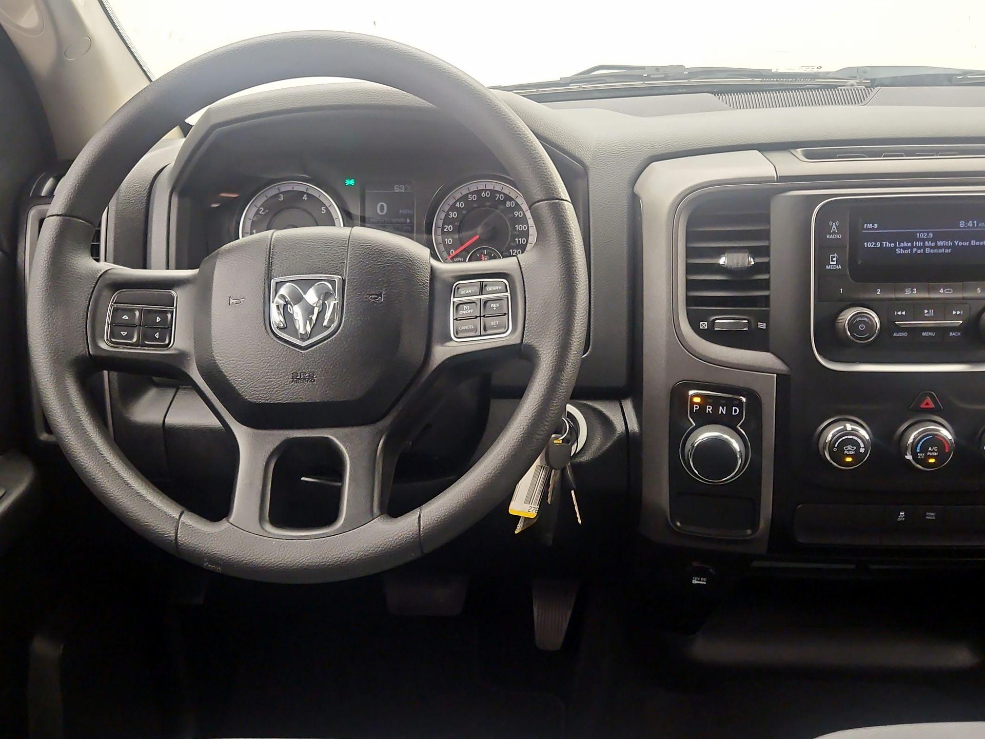 Thumbnail: 2020 RAM 1500 Classic - 10