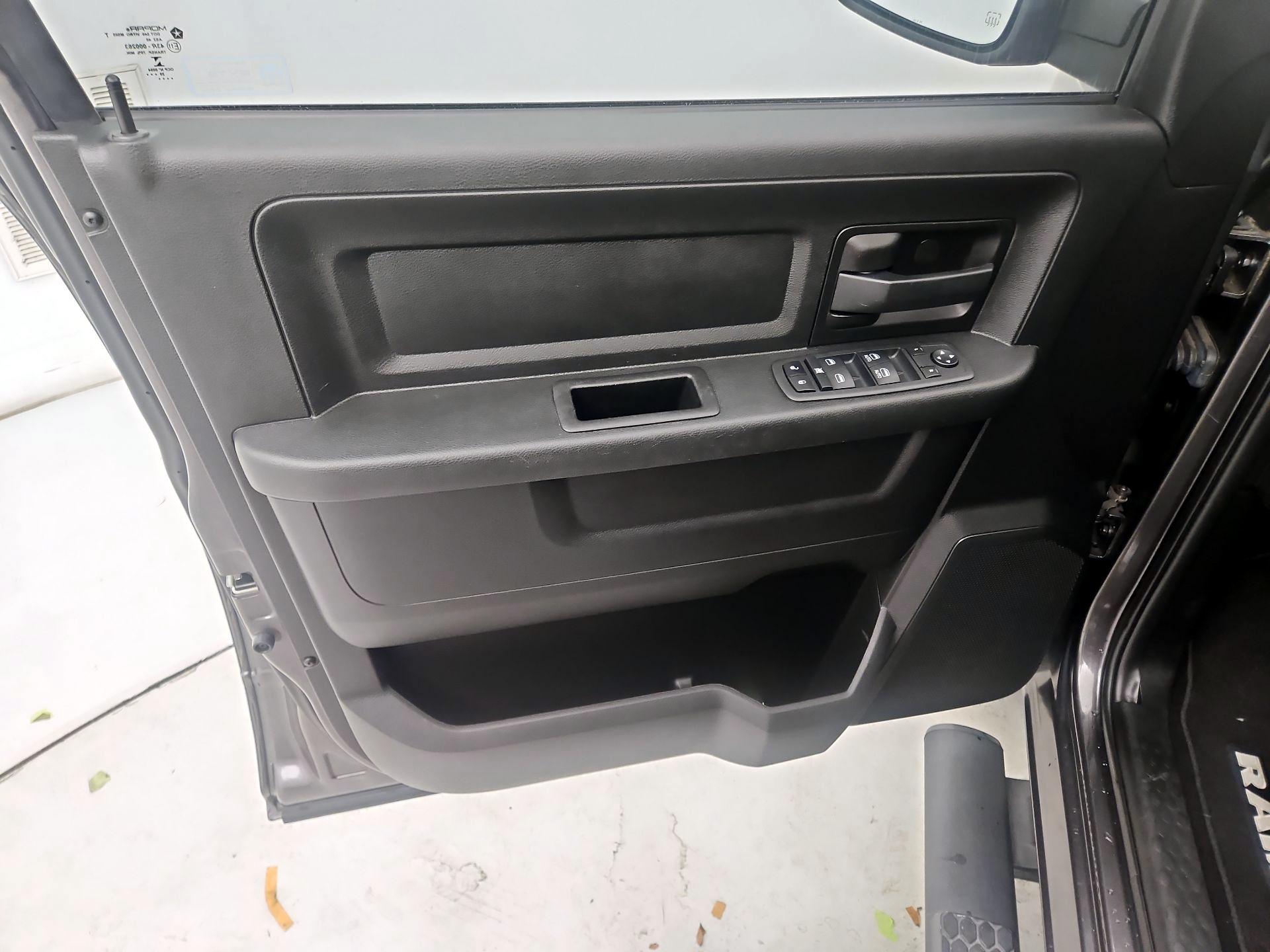 Thumbnail: 2020 RAM 1500 Classic - 12