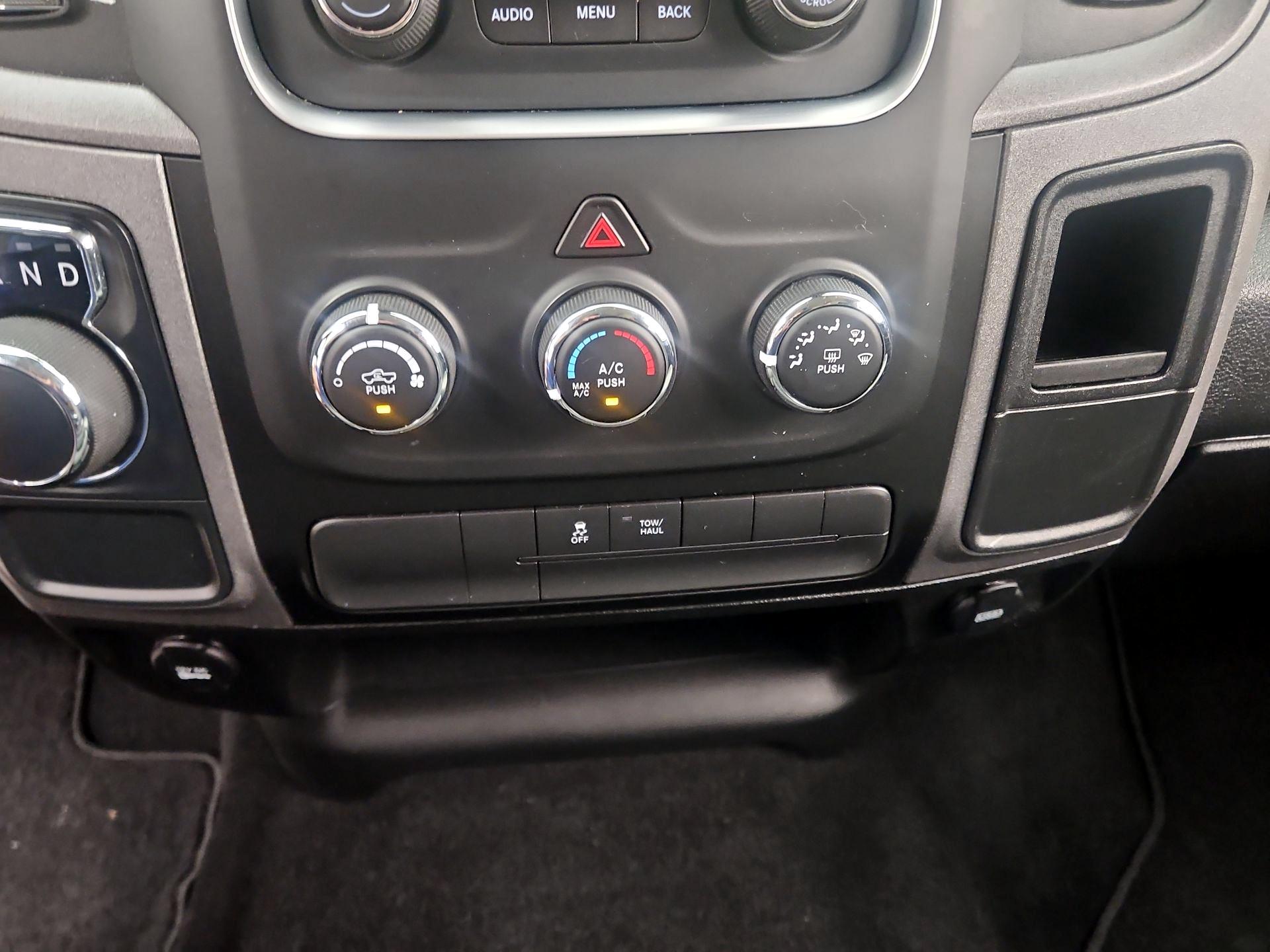 Thumbnail: 2020 RAM 1500 Classic - 15