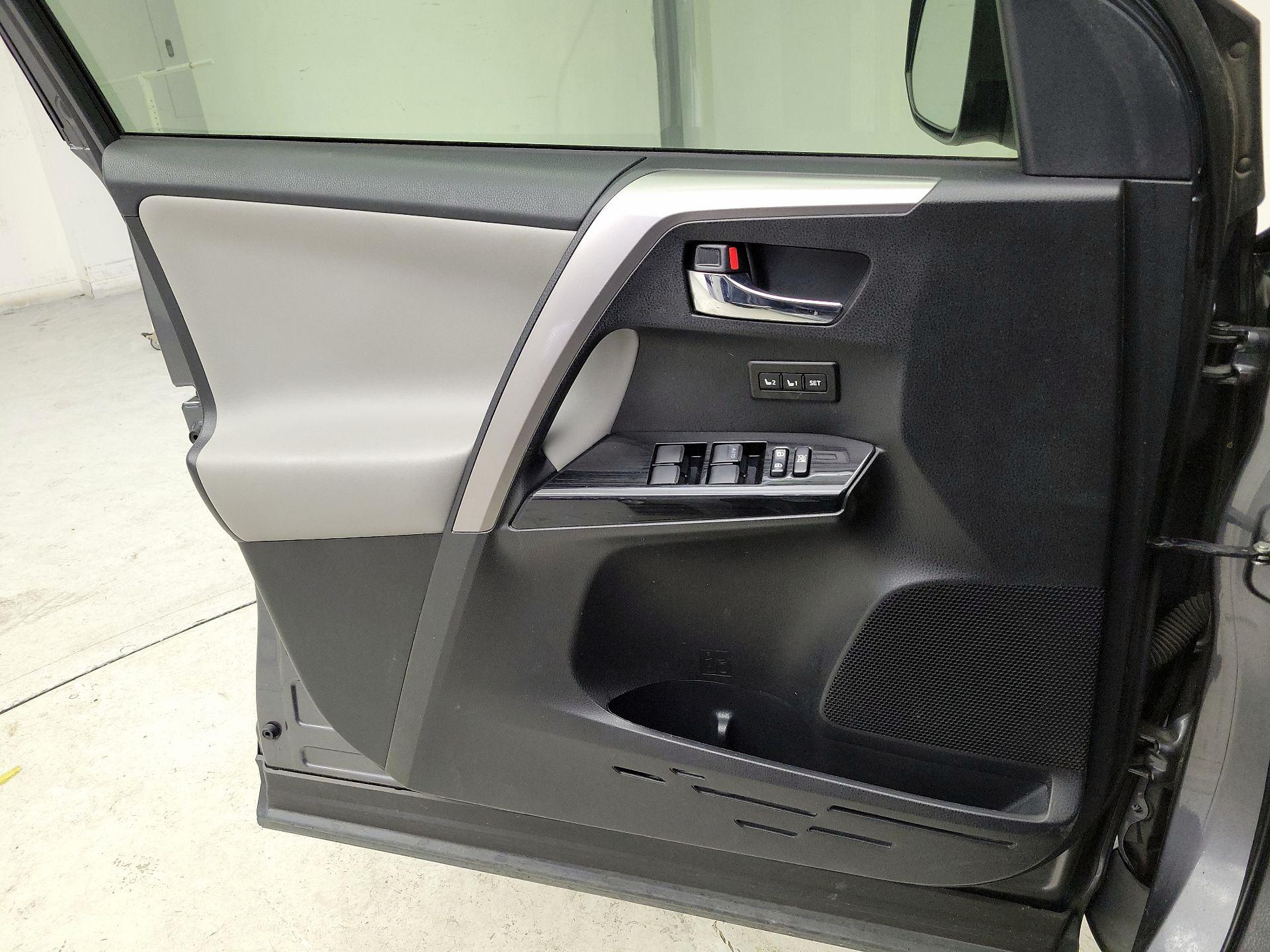 Thumbnail: 2016 Toyota RAV4 - 12