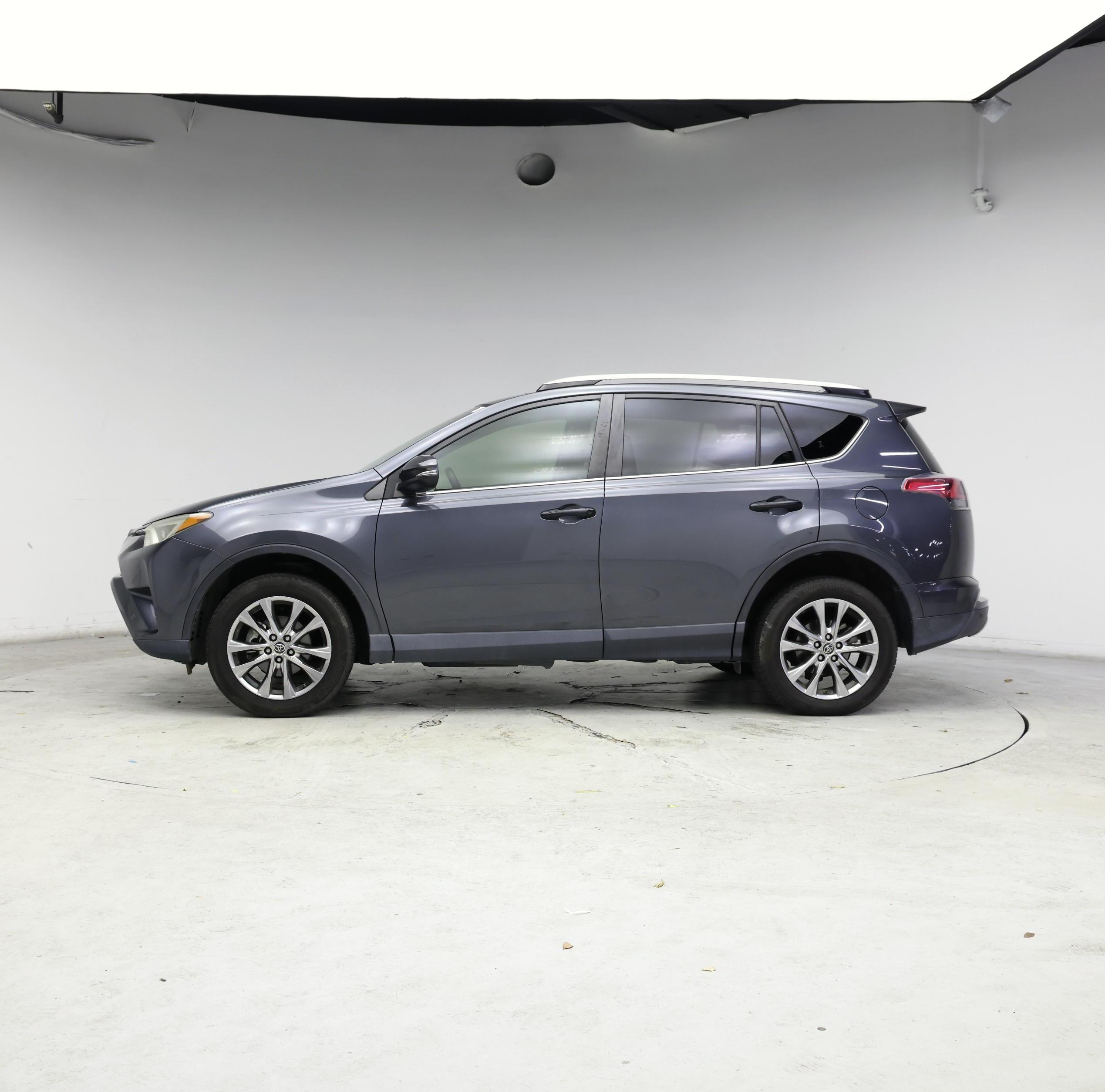 Thumbnail: 2016 Toyota RAV4 - 3