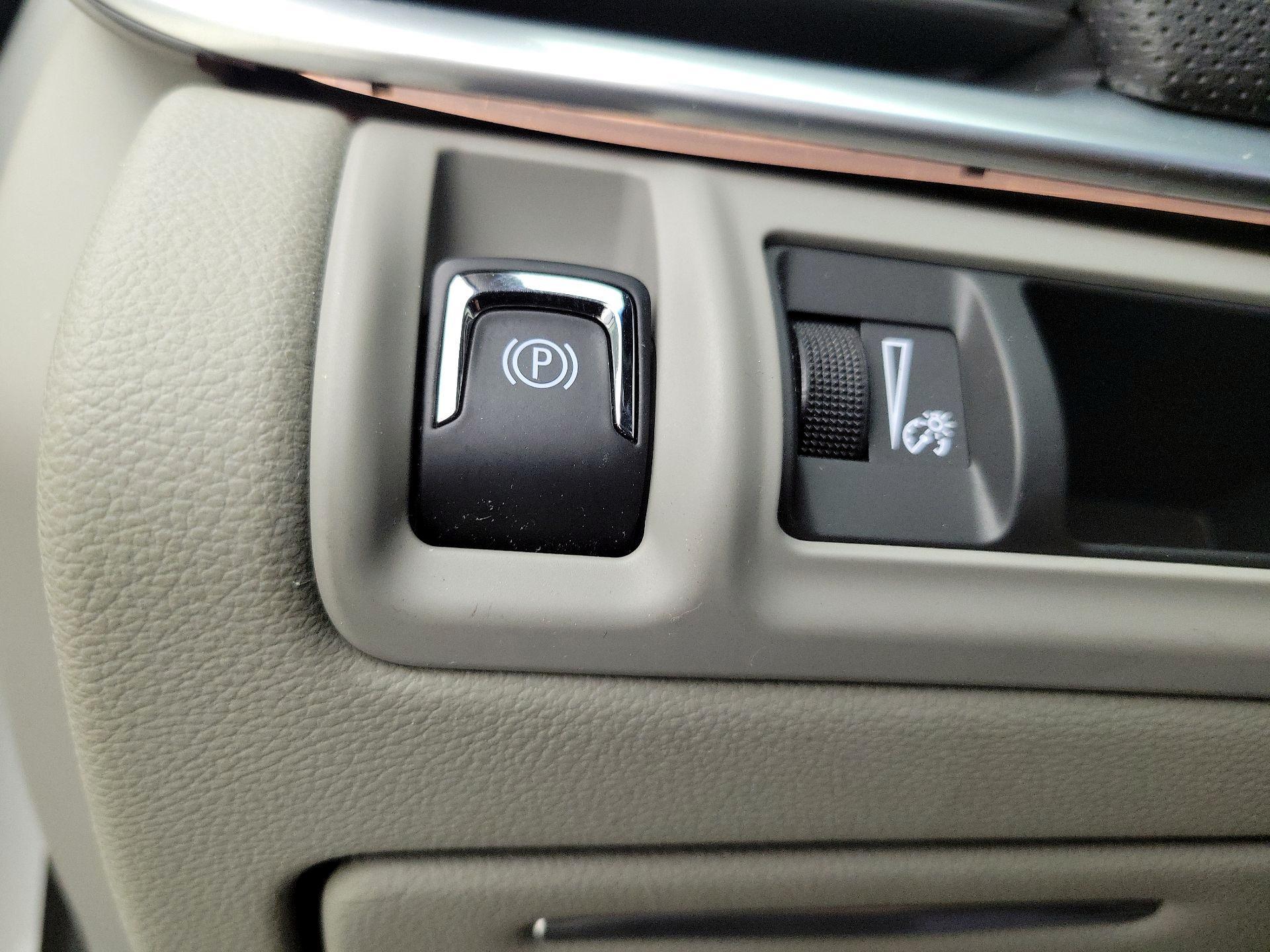 Thumbnail: 2016 Cadillac XTS - 13
