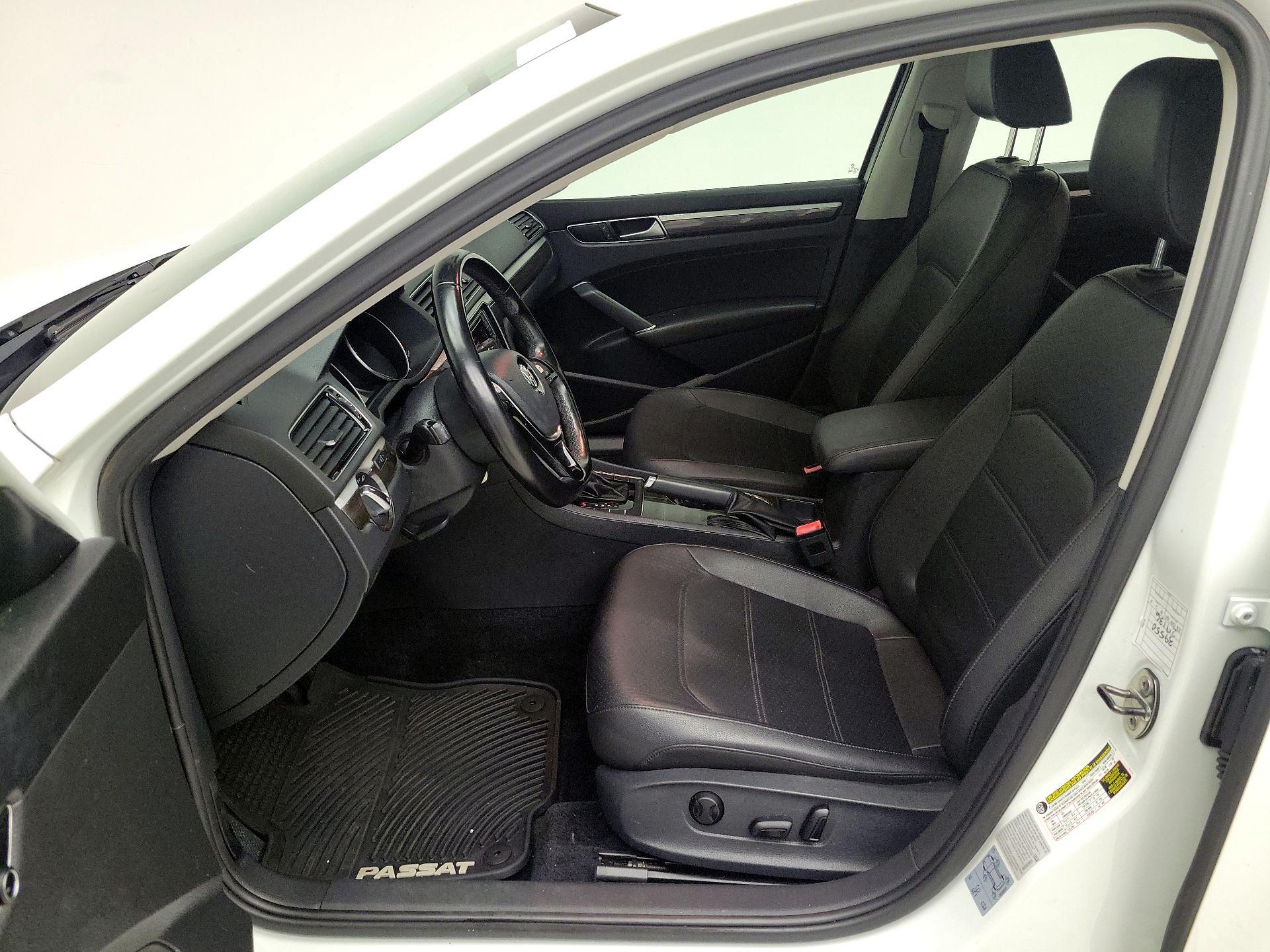Thumbnail: 2016 Volkswagen Passat - 11