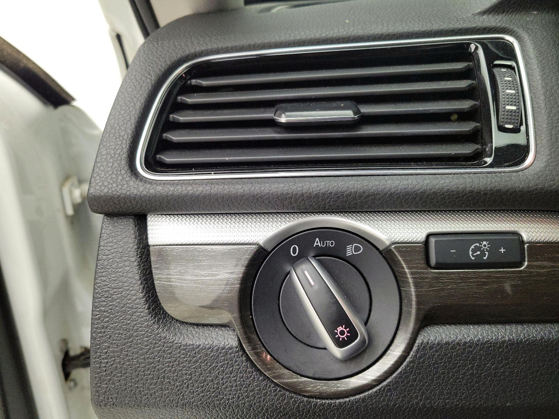 Thumbnail: 2016 Volkswagen Passat - 13
