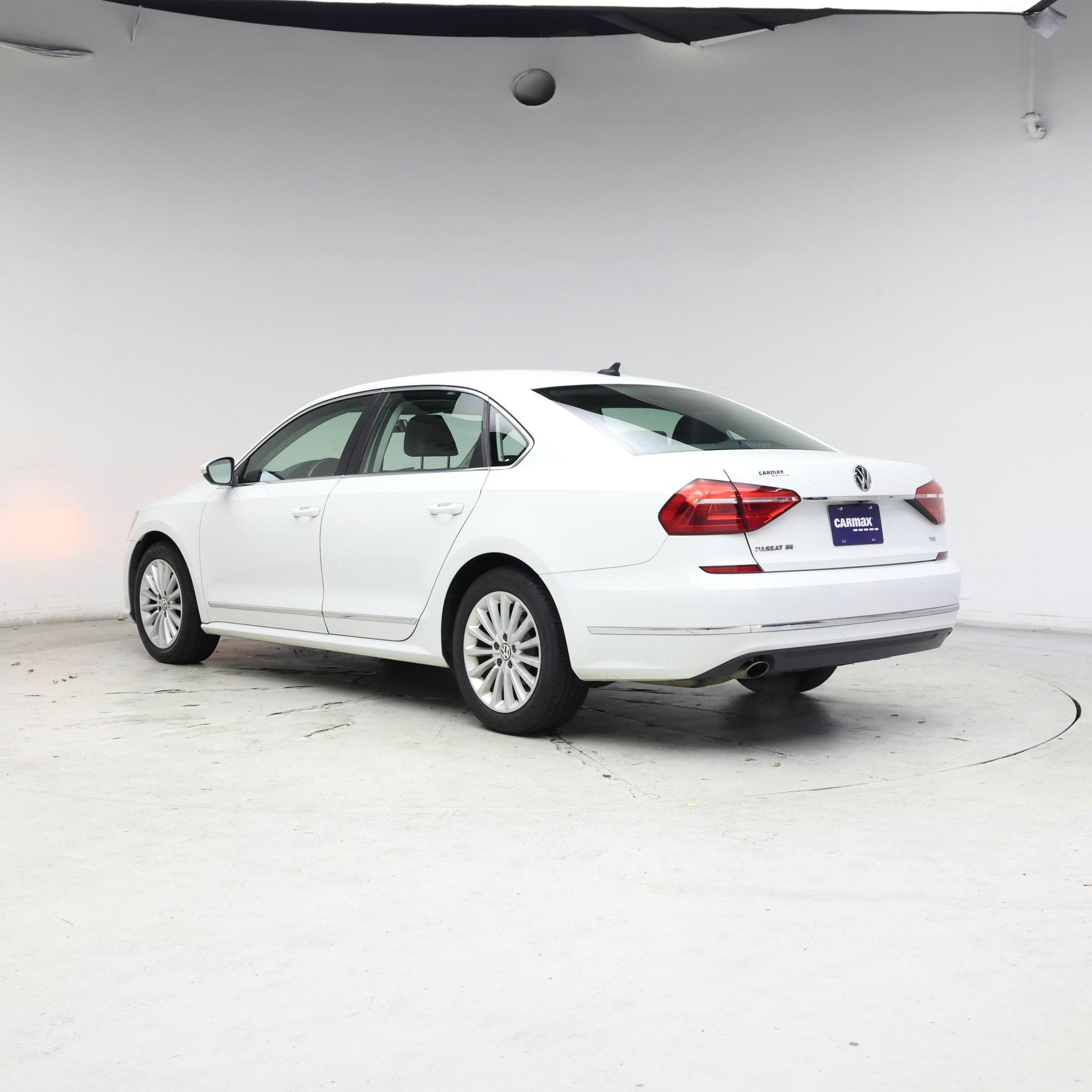 Thumbnail: 2016 Volkswagen Passat - 2