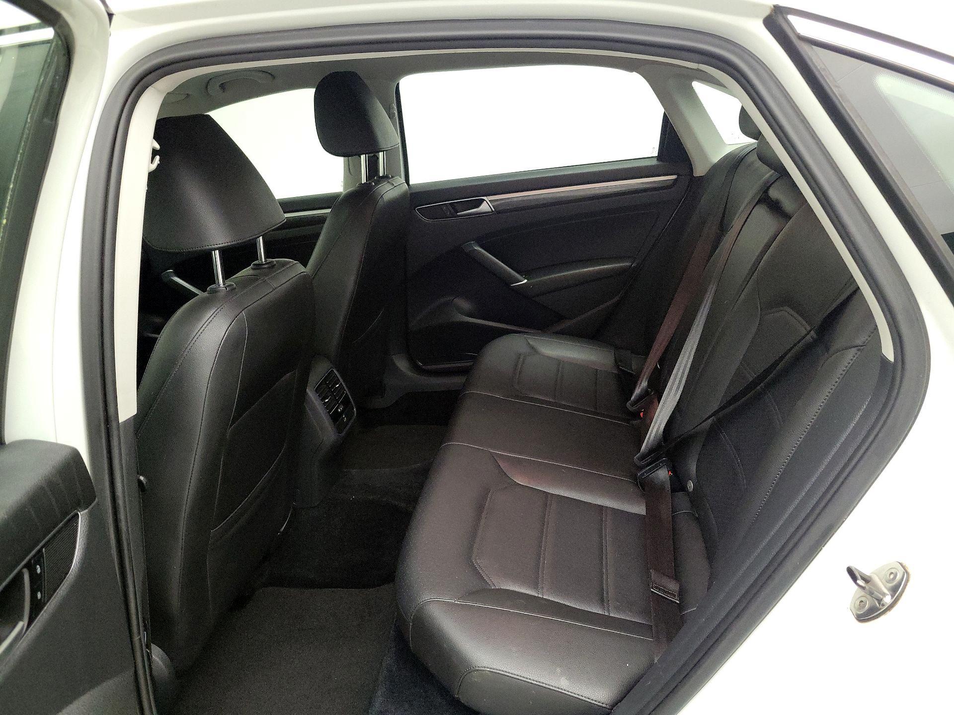 Thumbnail: 2016 Volkswagen Passat - 20