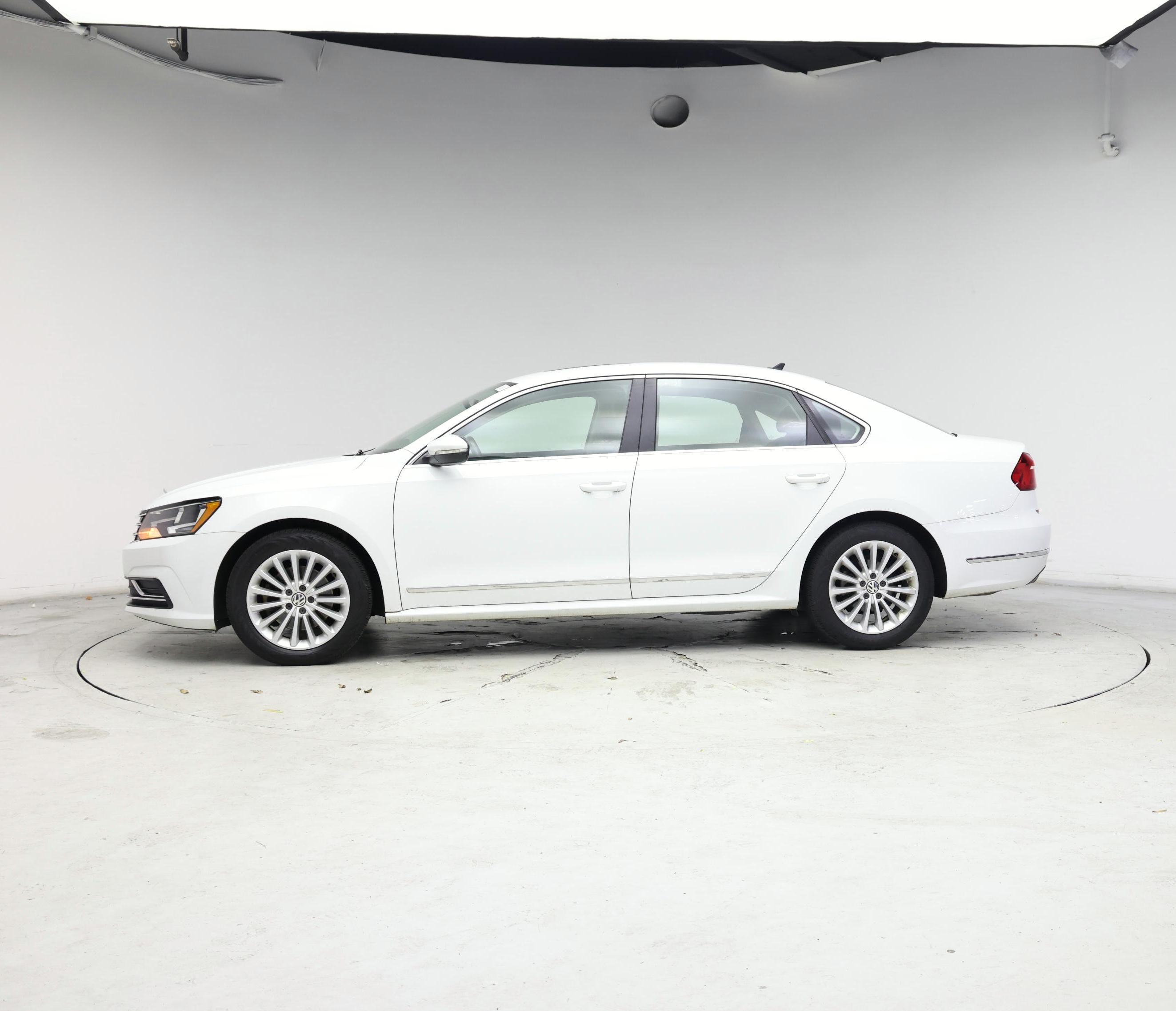Thumbnail: 2016 Volkswagen Passat - 3
