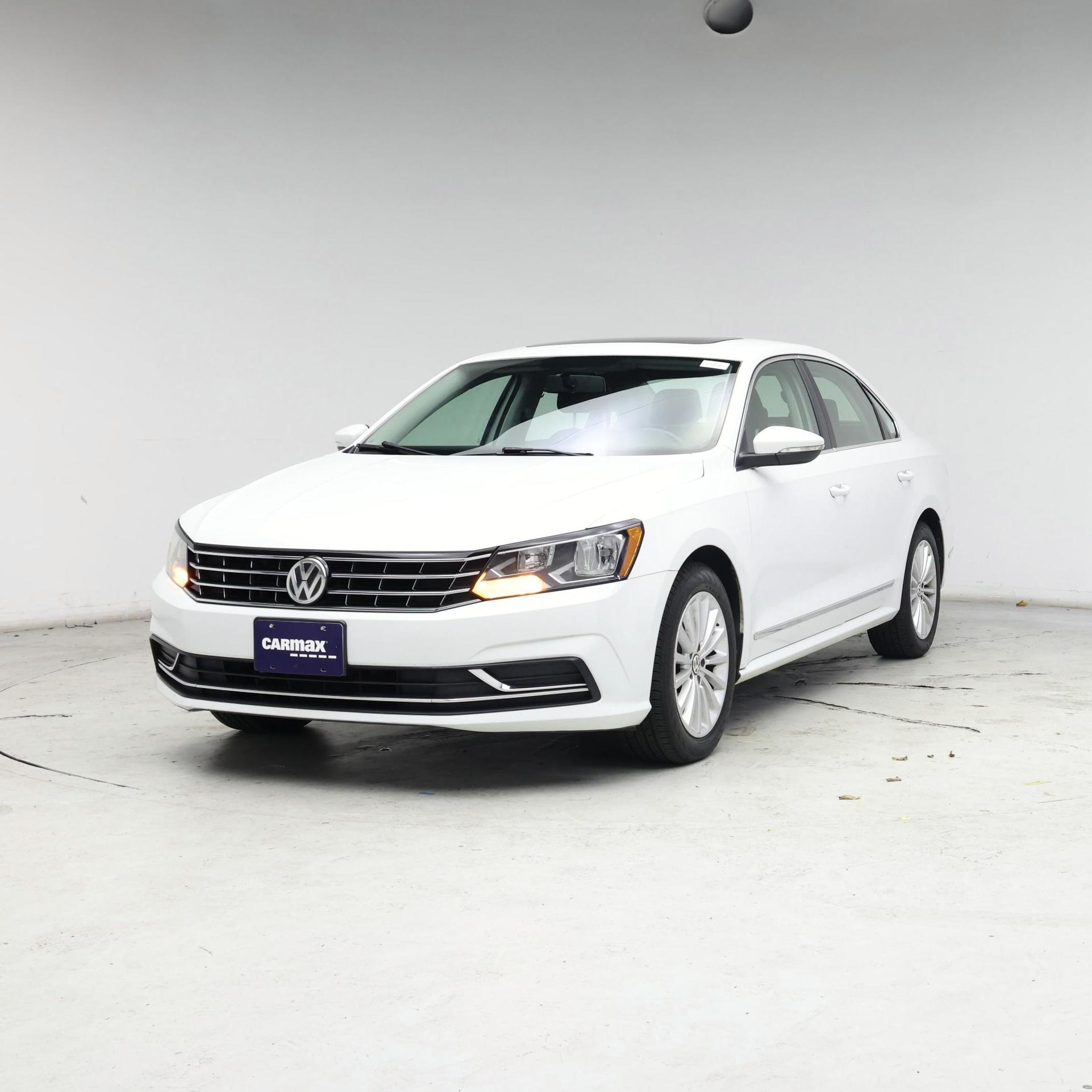 Thumbnail: 2016 Volkswagen Passat - 4