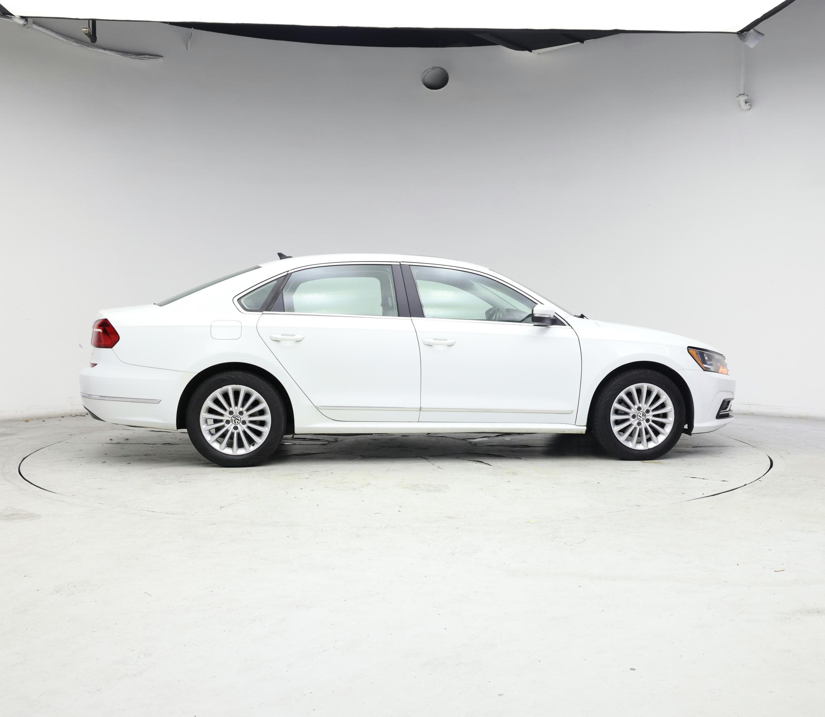 Thumbnail: 2016 Volkswagen Passat - 7