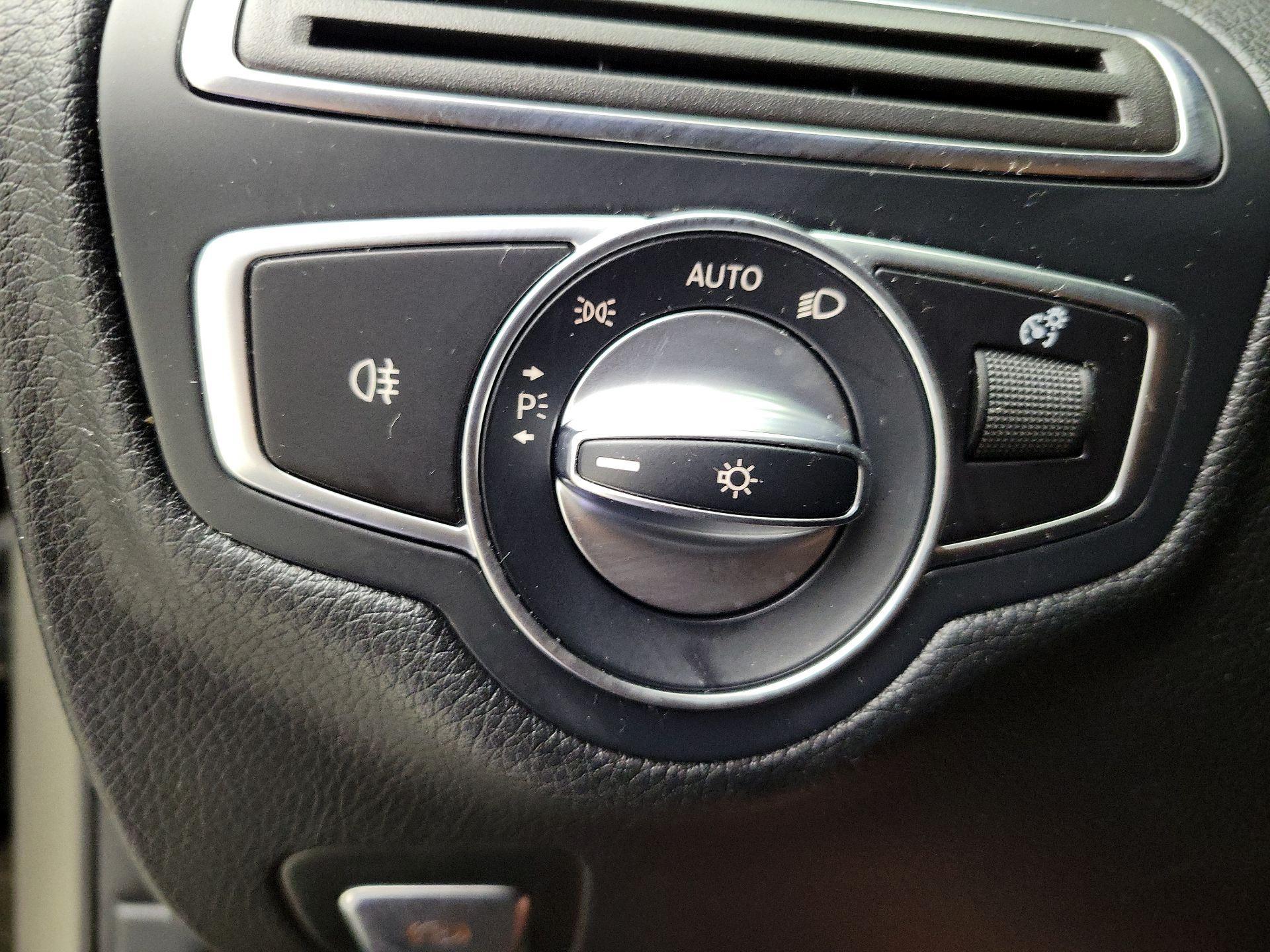 Thumbnail: 2020 Mercedes-Benz C-Class - 13