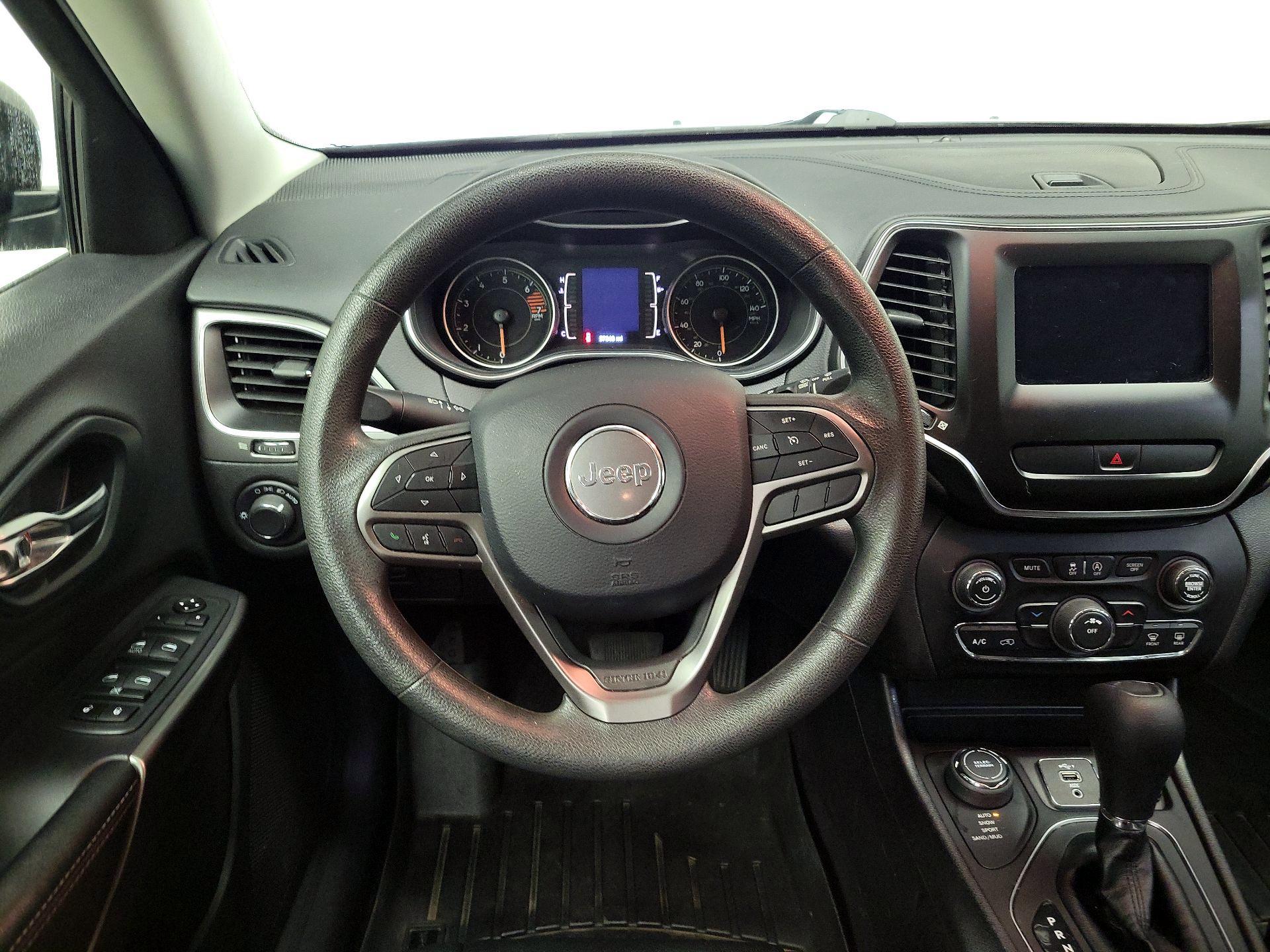 Thumbnail: 2020 Jeep Cherokee - 10