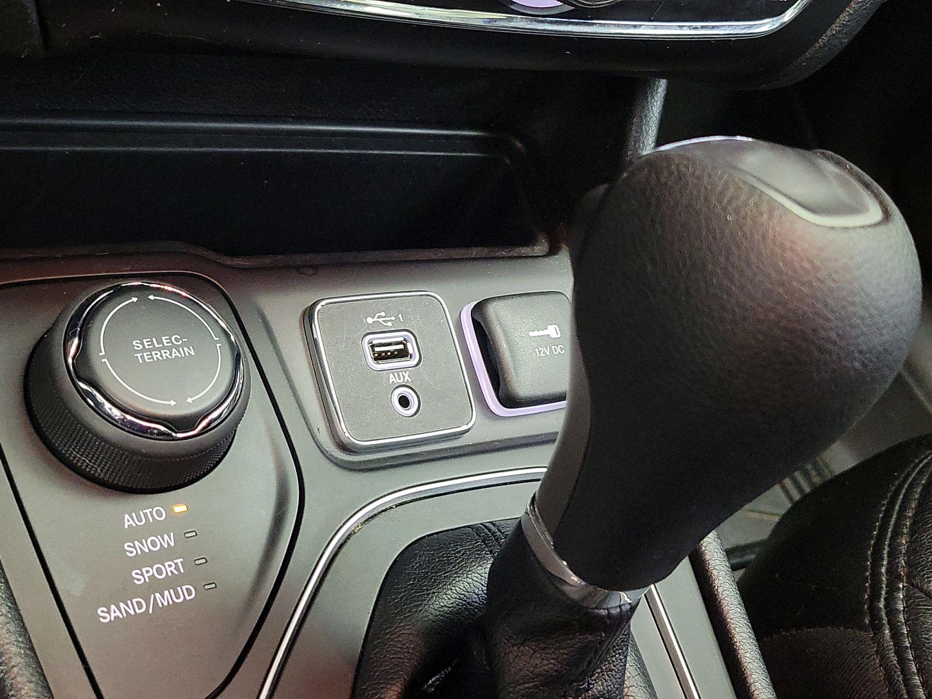 Thumbnail: 2020 Jeep Cherokee - 18