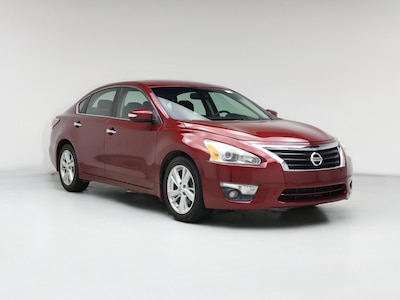 Red 2014 Nissan Altima SL