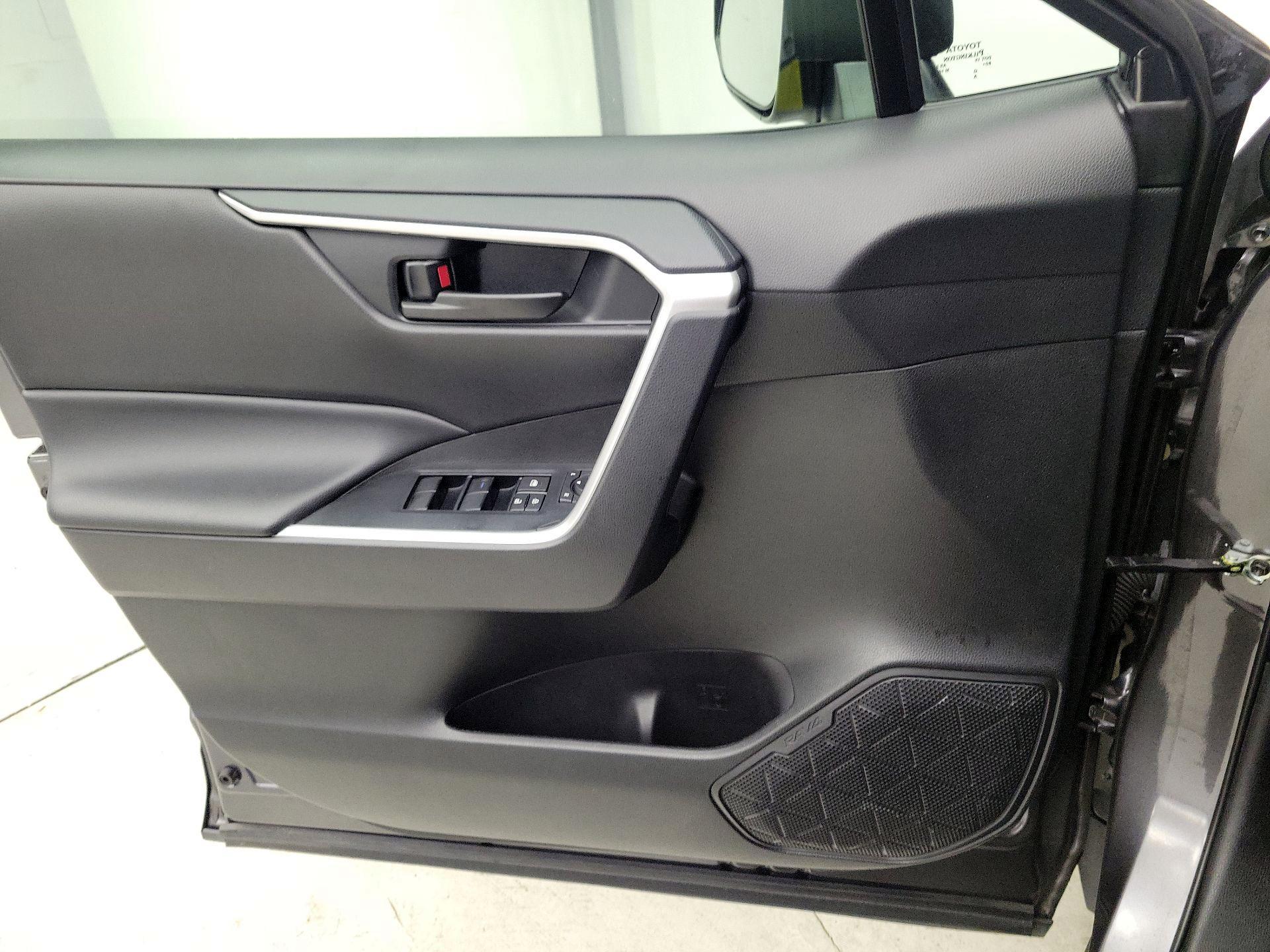 Thumbnail: 2022 Toyota RAV4 - 12