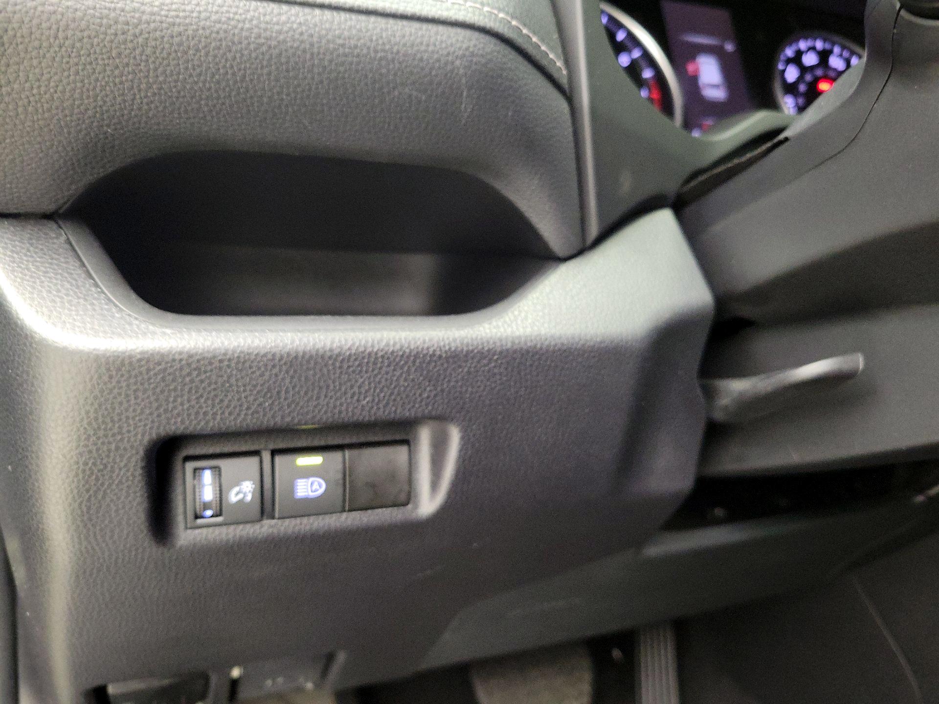 Thumbnail: 2022 Toyota RAV4 - 13