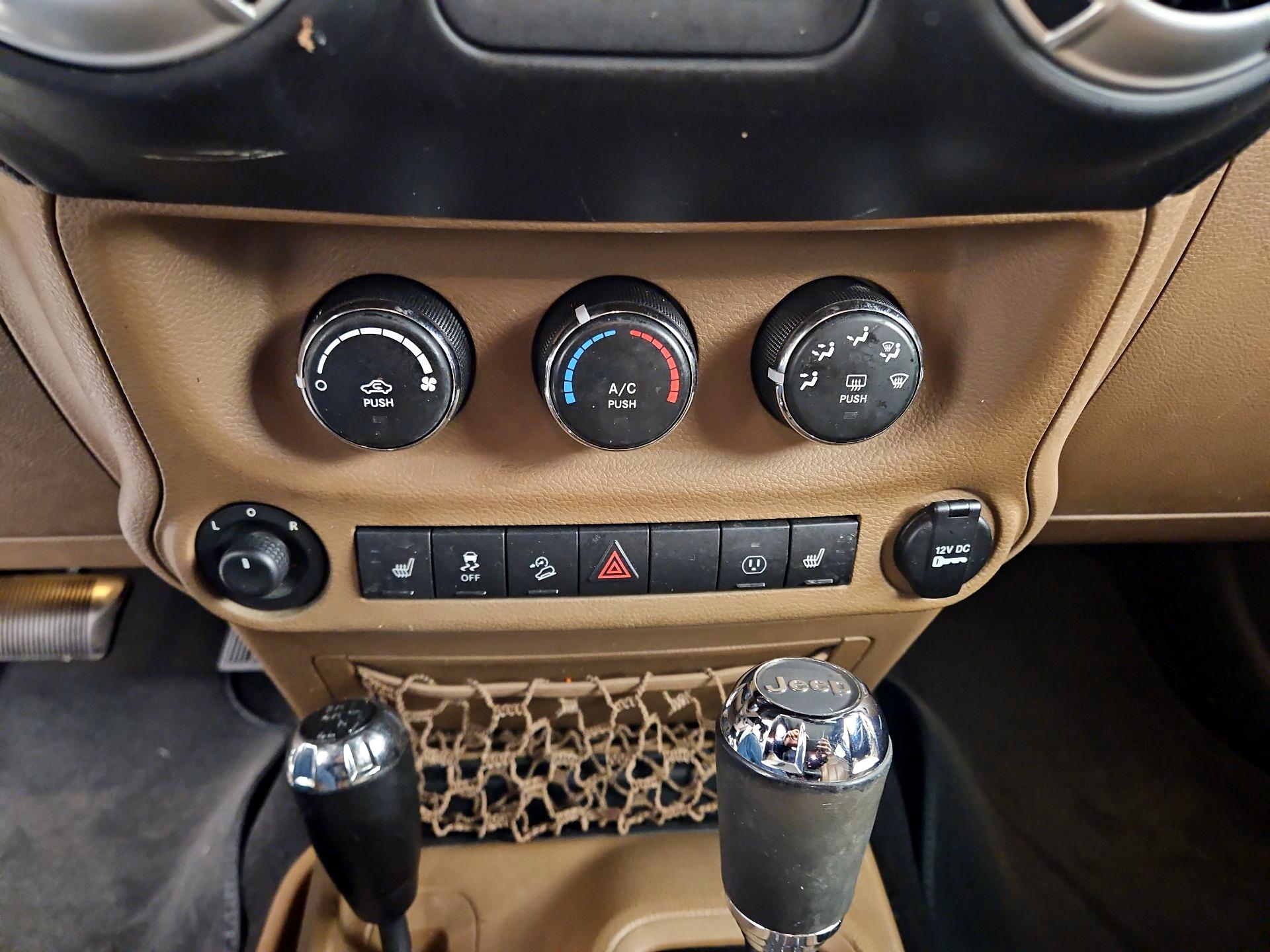 Thumbnail: 2014 Jeep Wrangler - 13