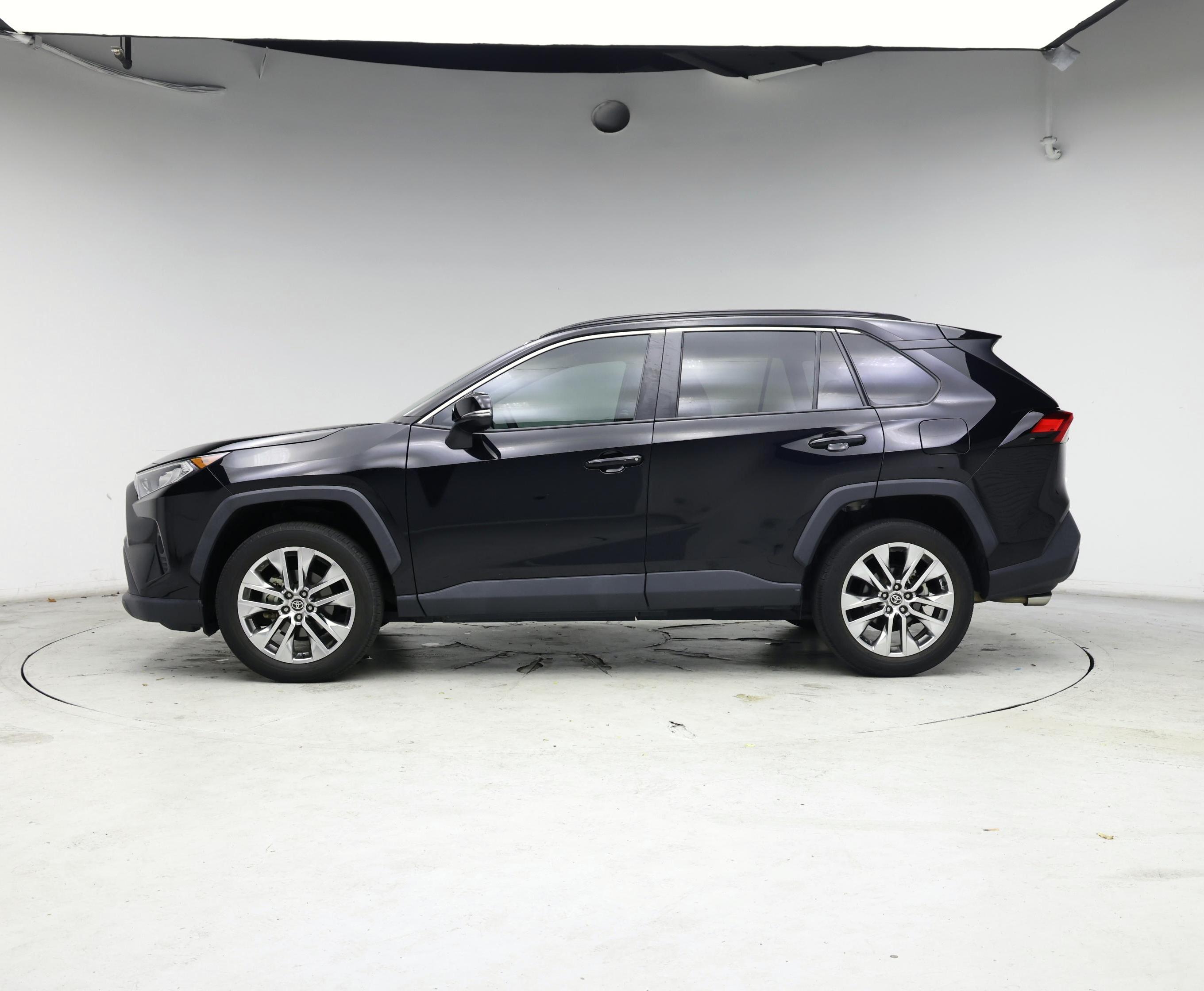 Thumbnail: 2021 Toyota RAV4 - 3