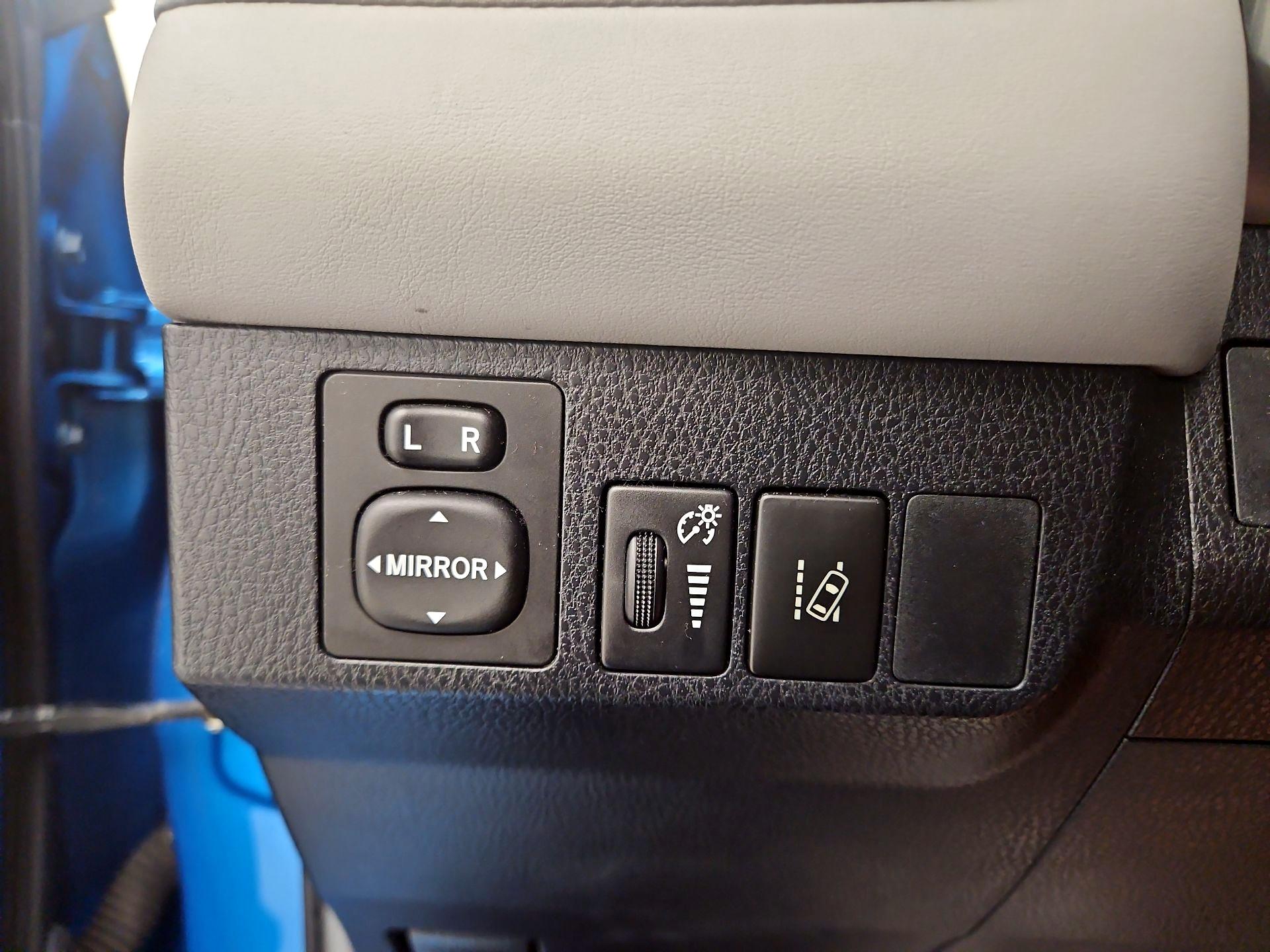 Thumbnail: 2016 Toyota RAV4 - 13